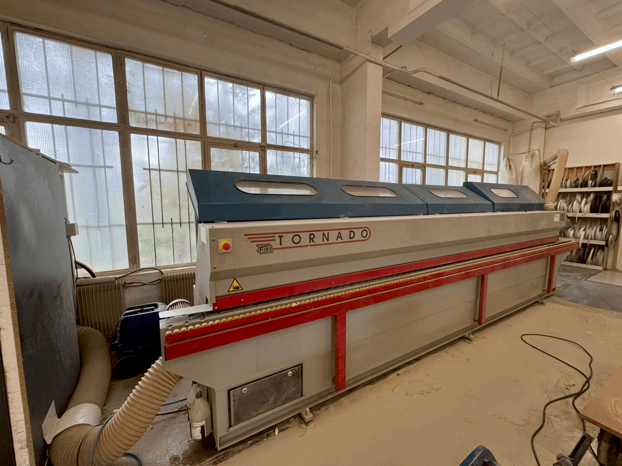 Frontansicht der OTT Tornado Maschine