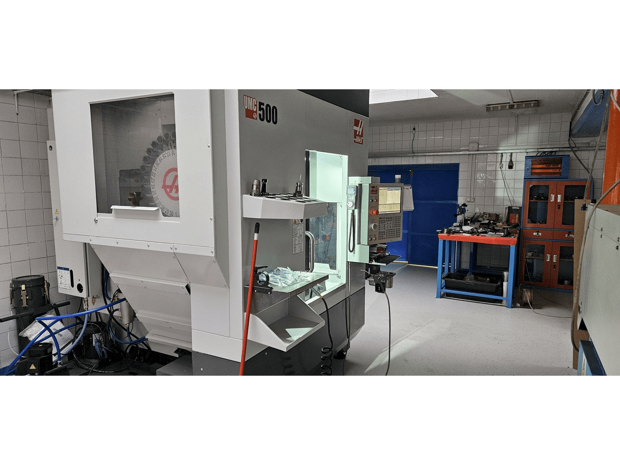 Frontansicht der HAAS UMC-500 Maschine