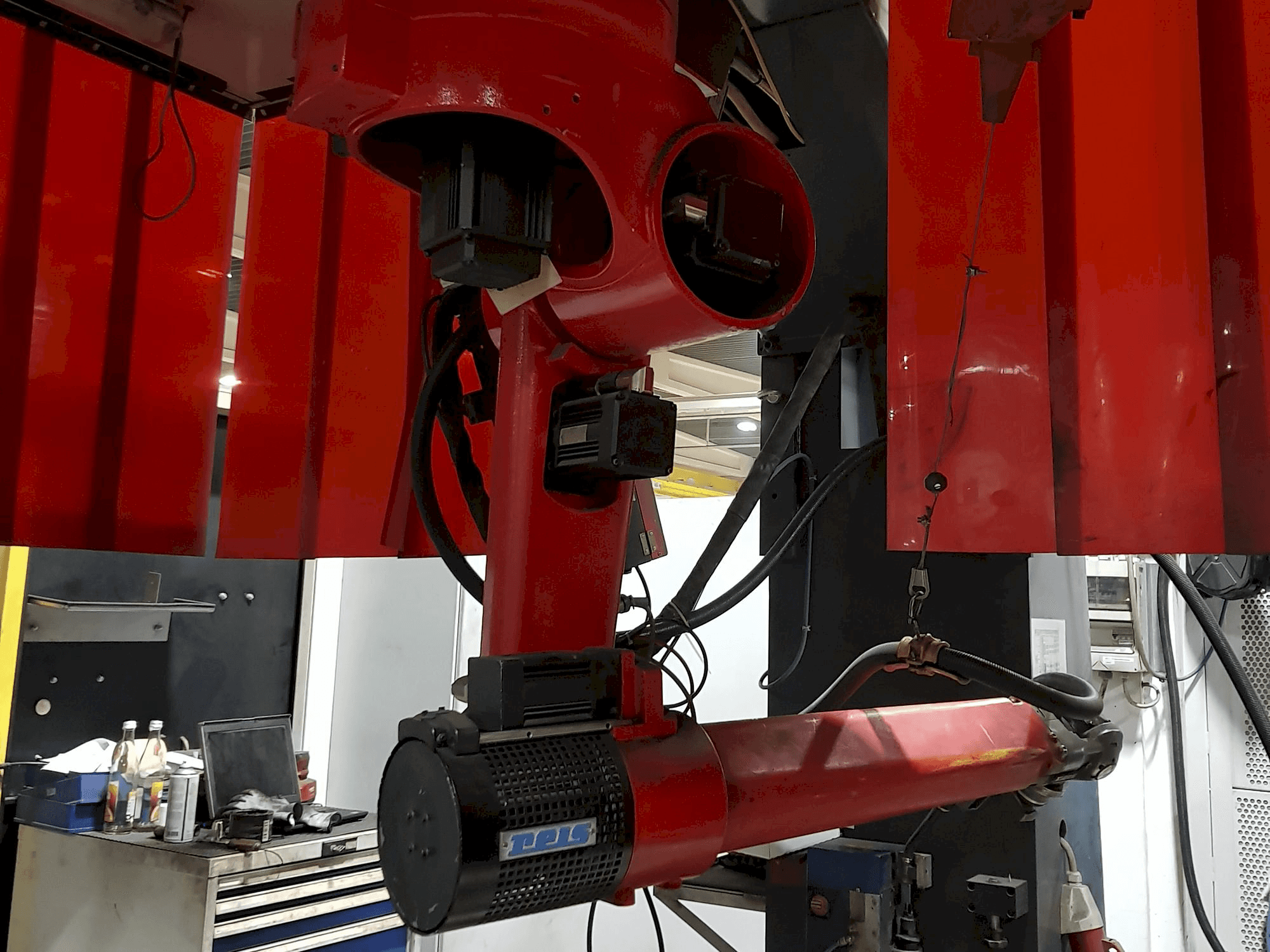 Frontansicht der Reis Robotics RV30-16 Maschine