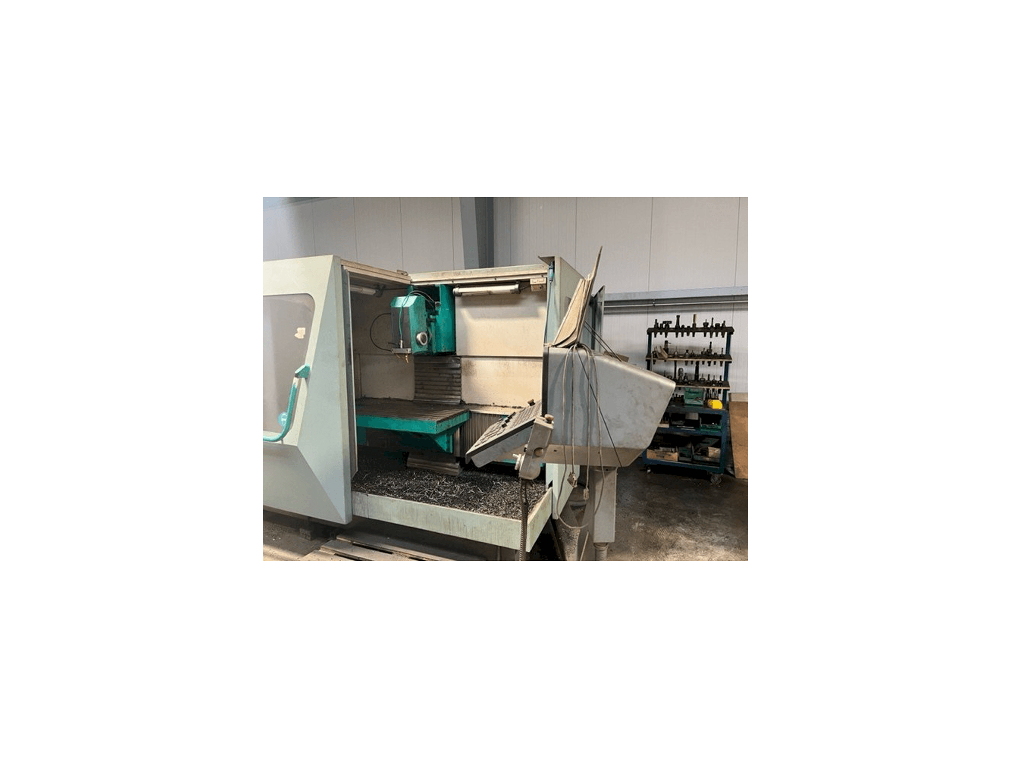 Frontansicht der DECKEL FP 4-60 Maschine