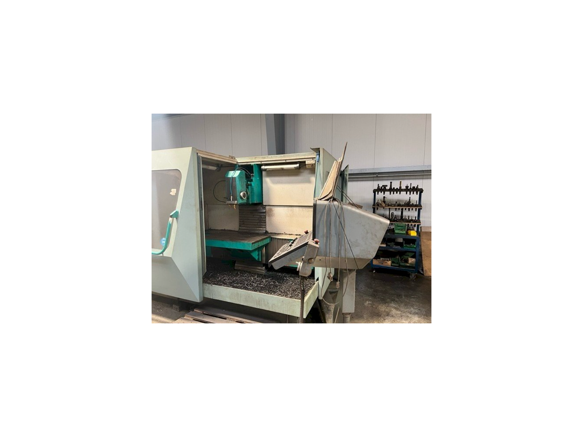 Frontansicht der DECKEL FP 4-60 Maschine