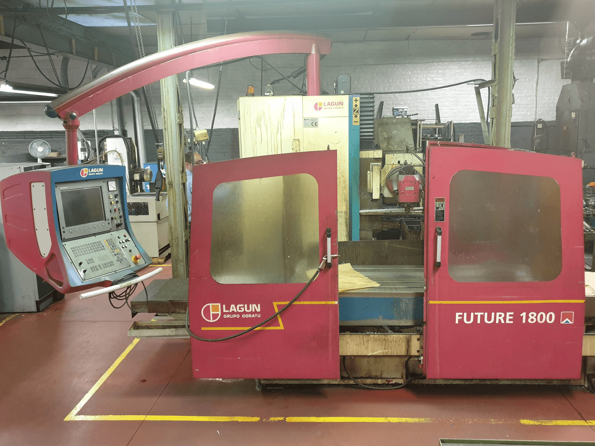 Frontansicht der LAGUN FUTURE 1800 Maschine