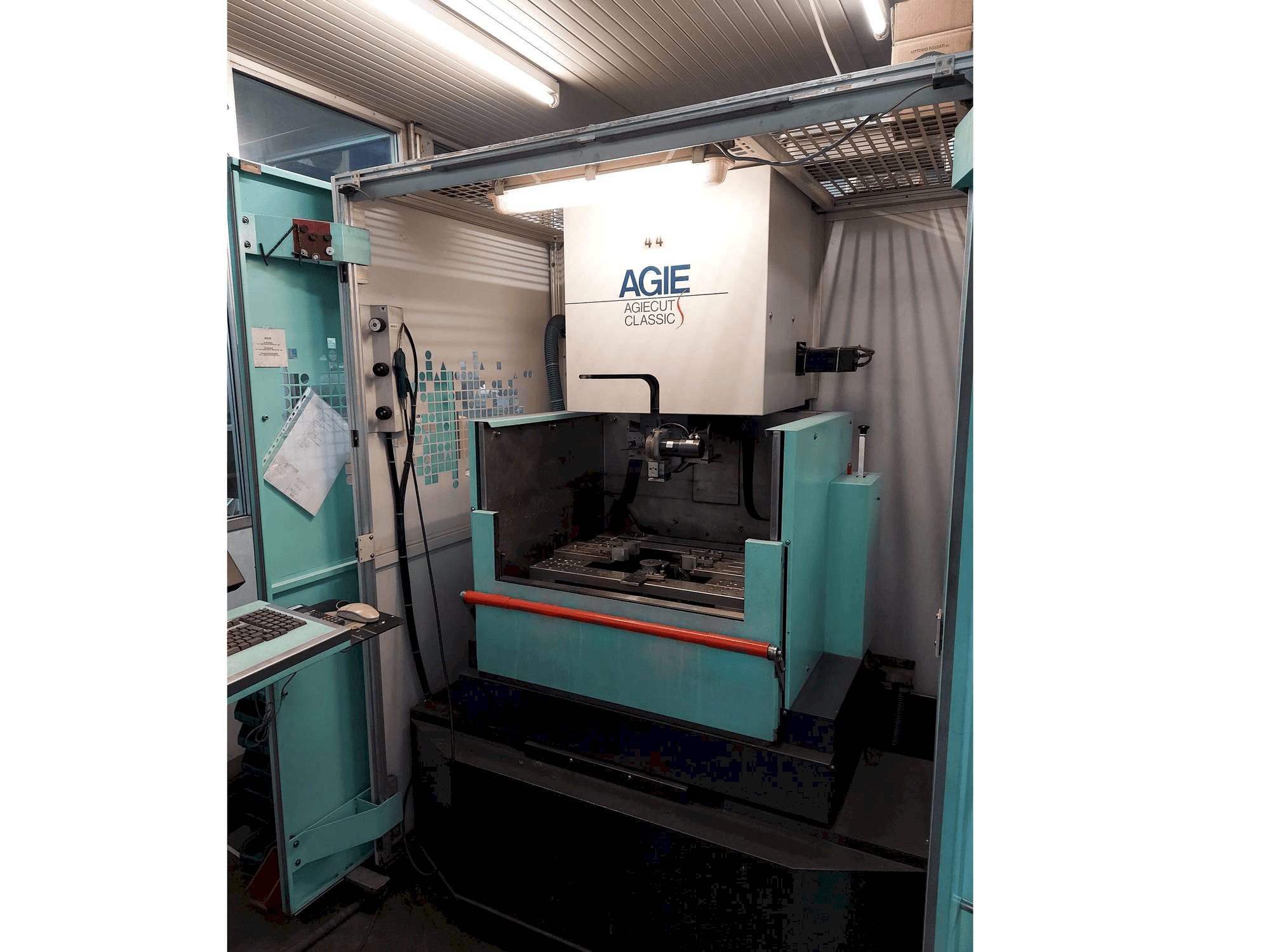 Frontansicht der AGIE Agiecut Classic 2S Maschine