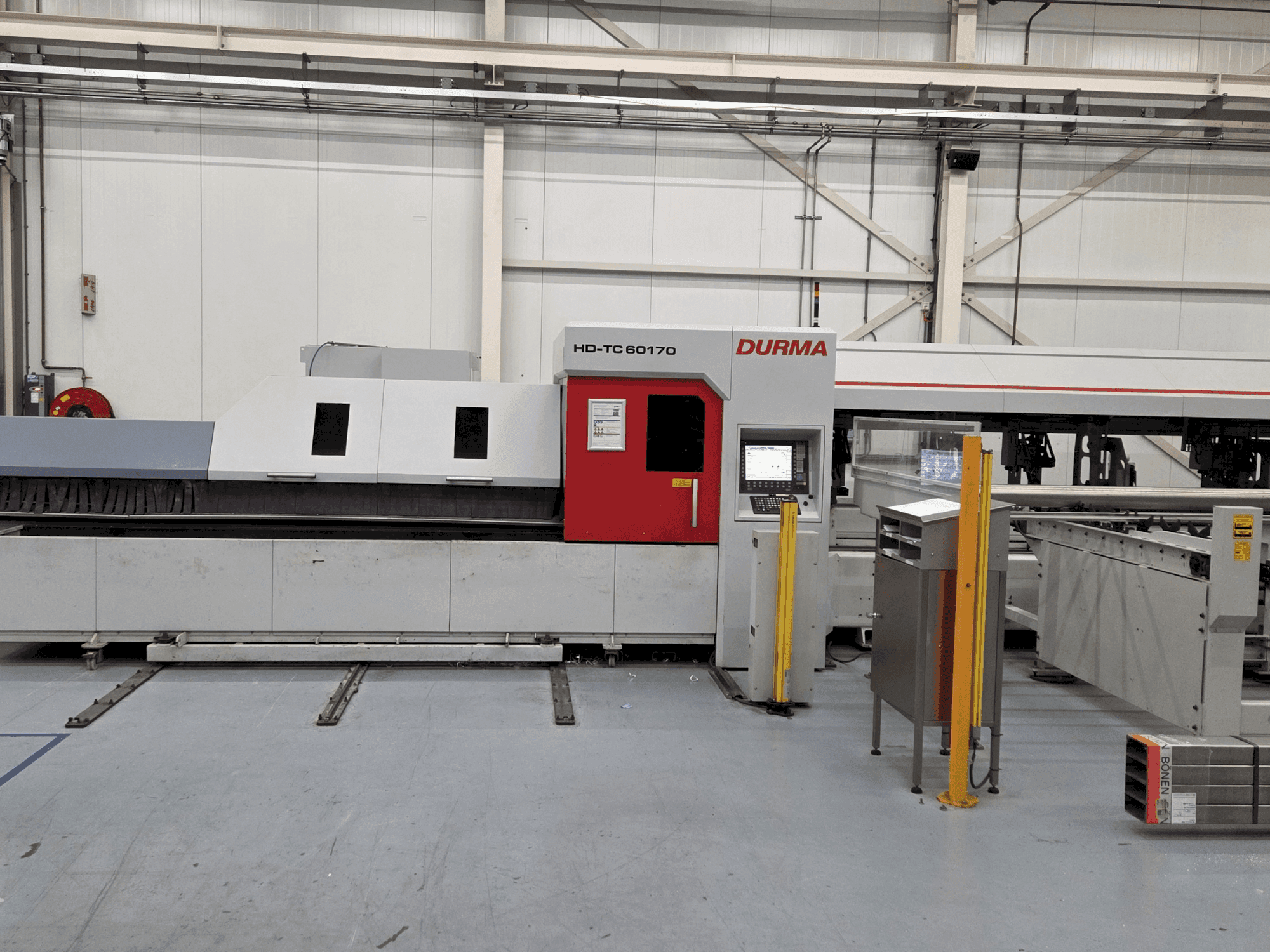 Frontansicht der Durma HD-TC60170 Maschine