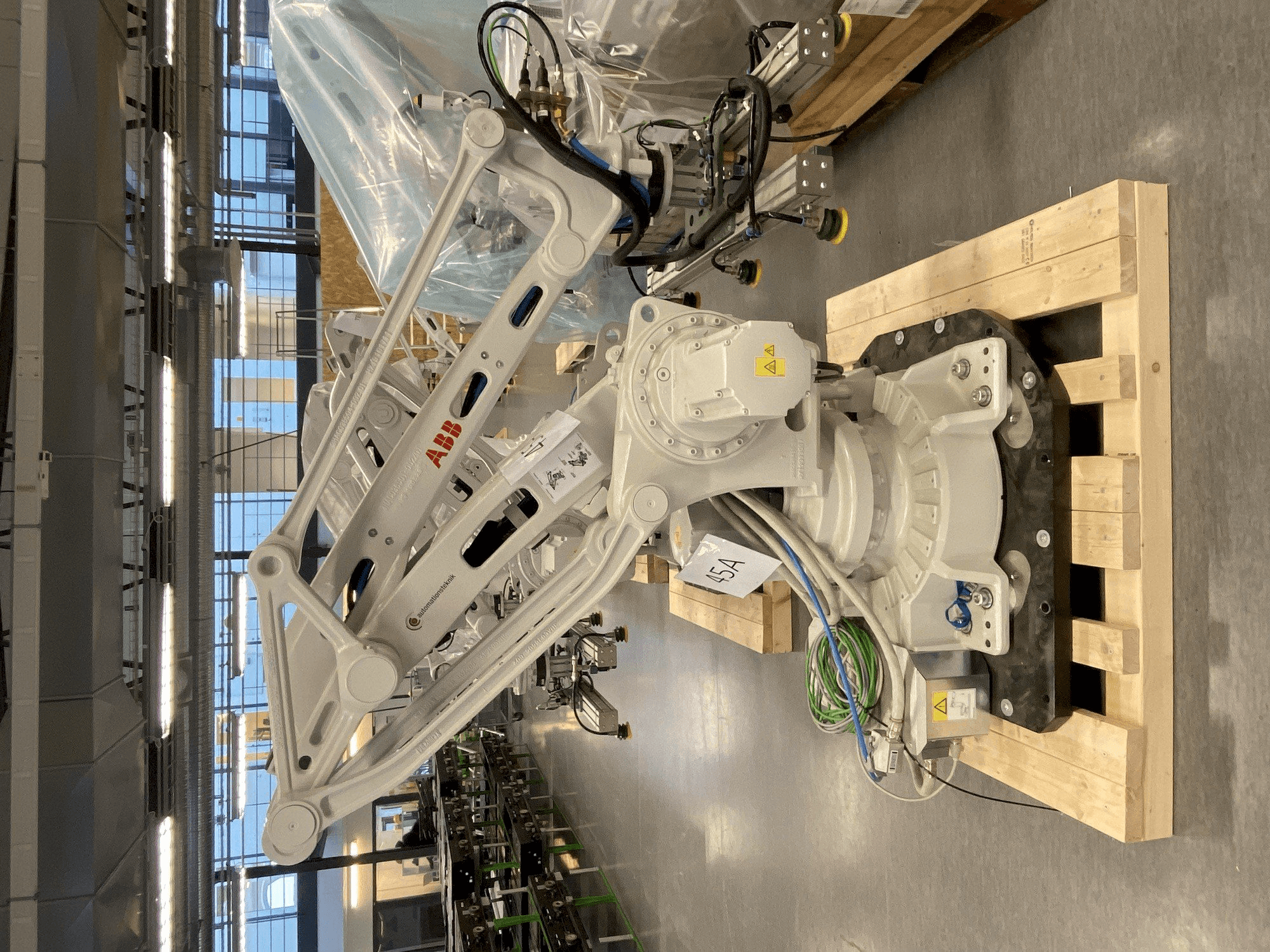 Frontansicht der ABB IRB 460-110/2.4 Maschine