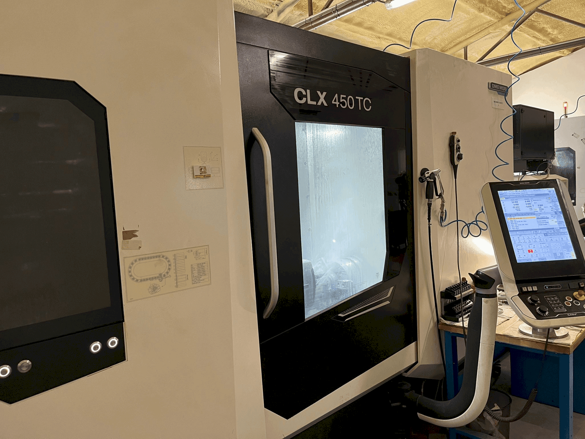 Frontansicht der DMG MORI CLX 450 TC Maschine