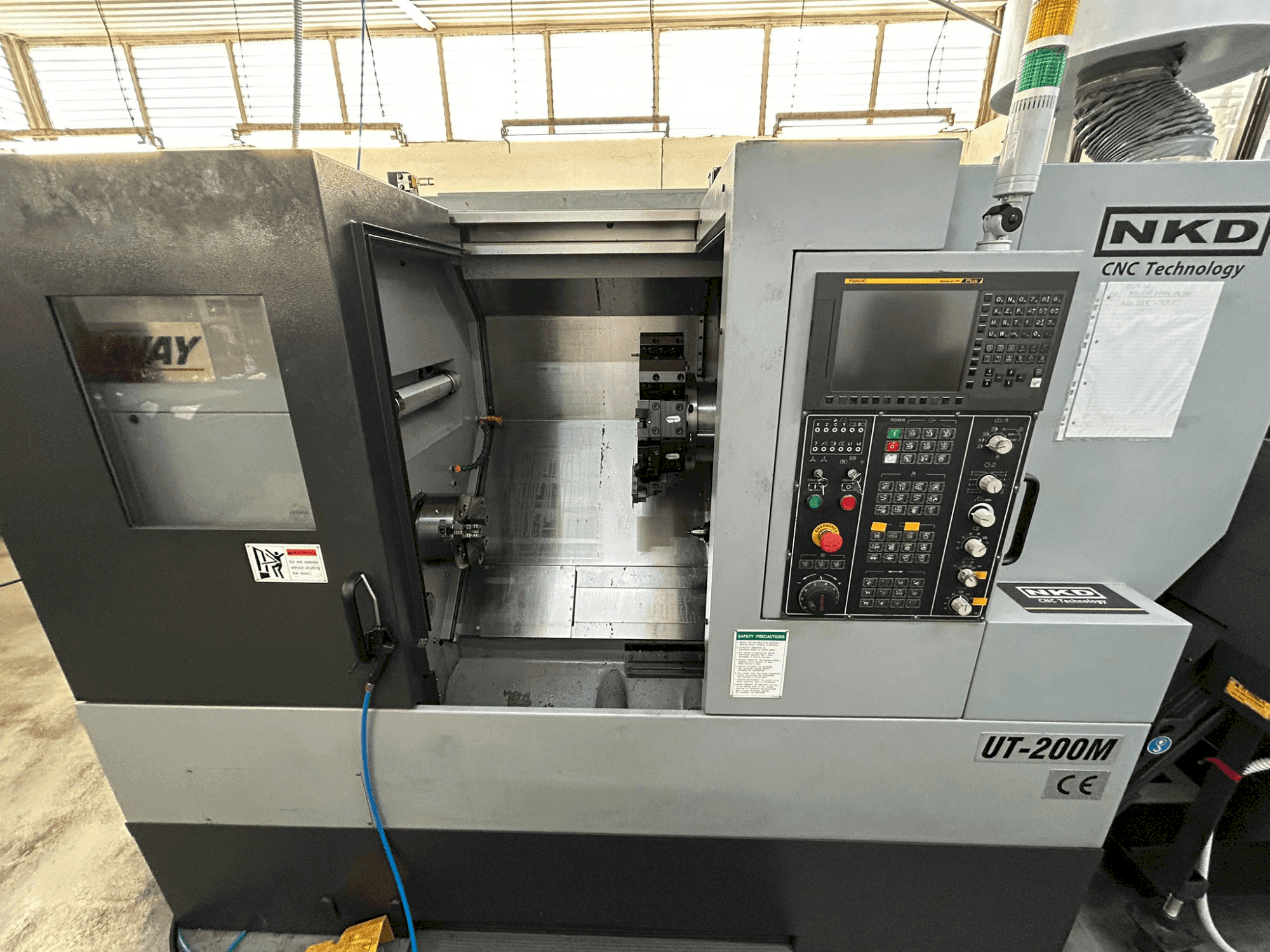 Frontansicht der ACCUWAY UT-200M Maschine