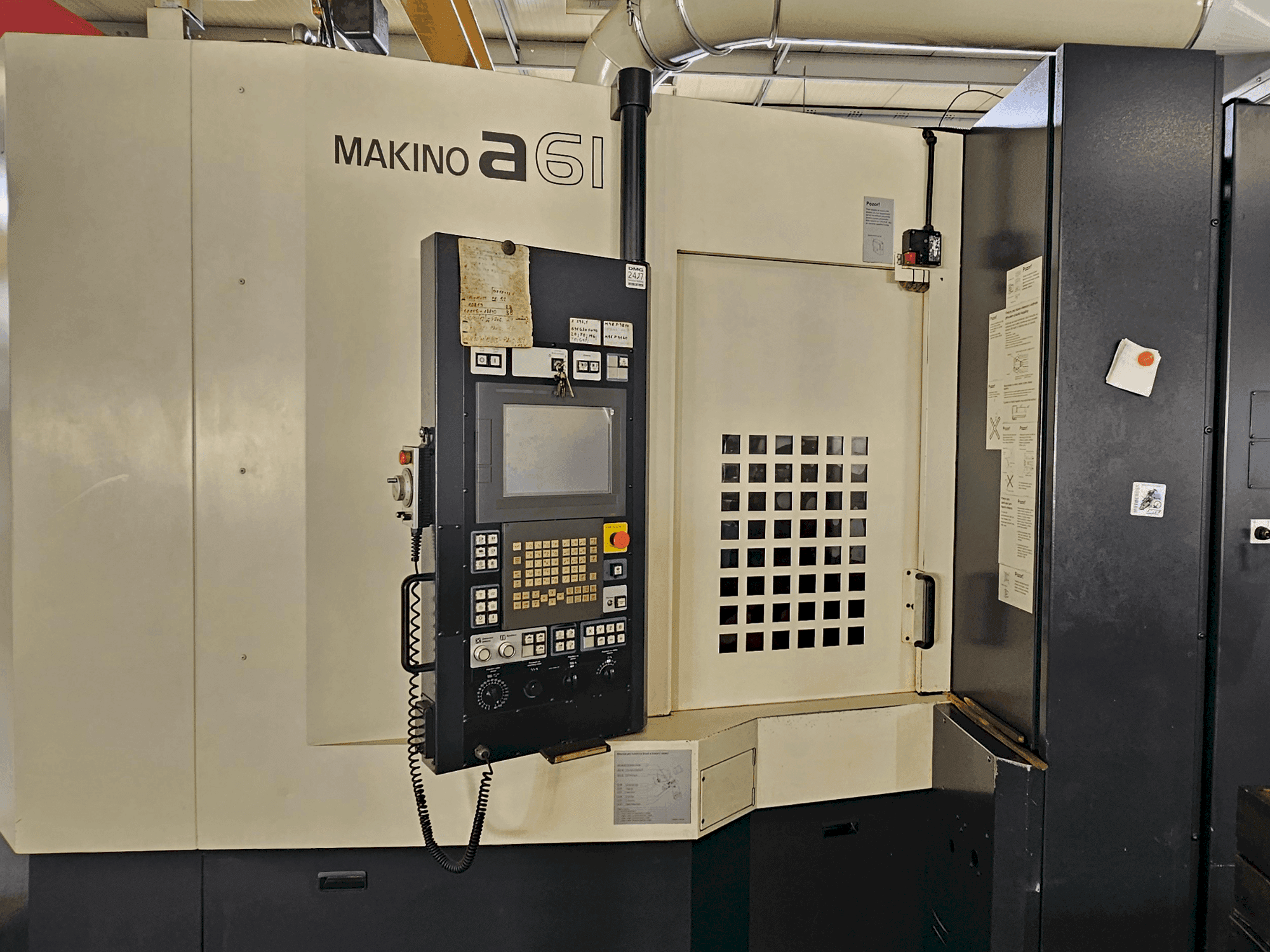 Frontansicht der Makino a61 Maschine