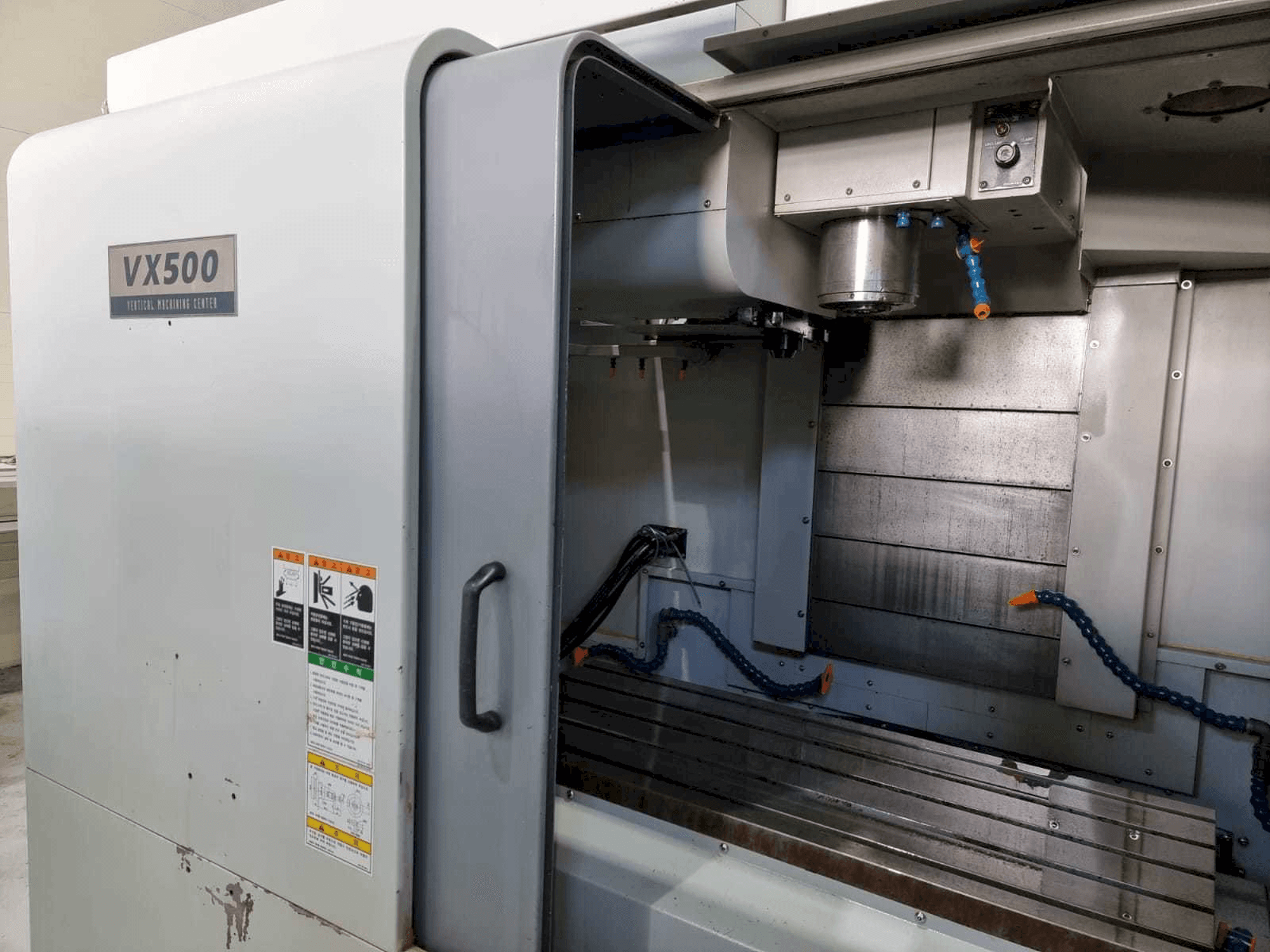 Frontansicht der Hyundai Wia VX500 Maschine