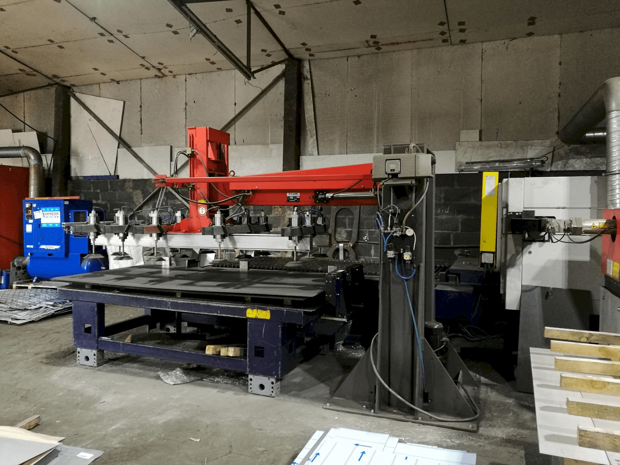 Frontansicht der Bystronic Bysprint 3015 Maschine