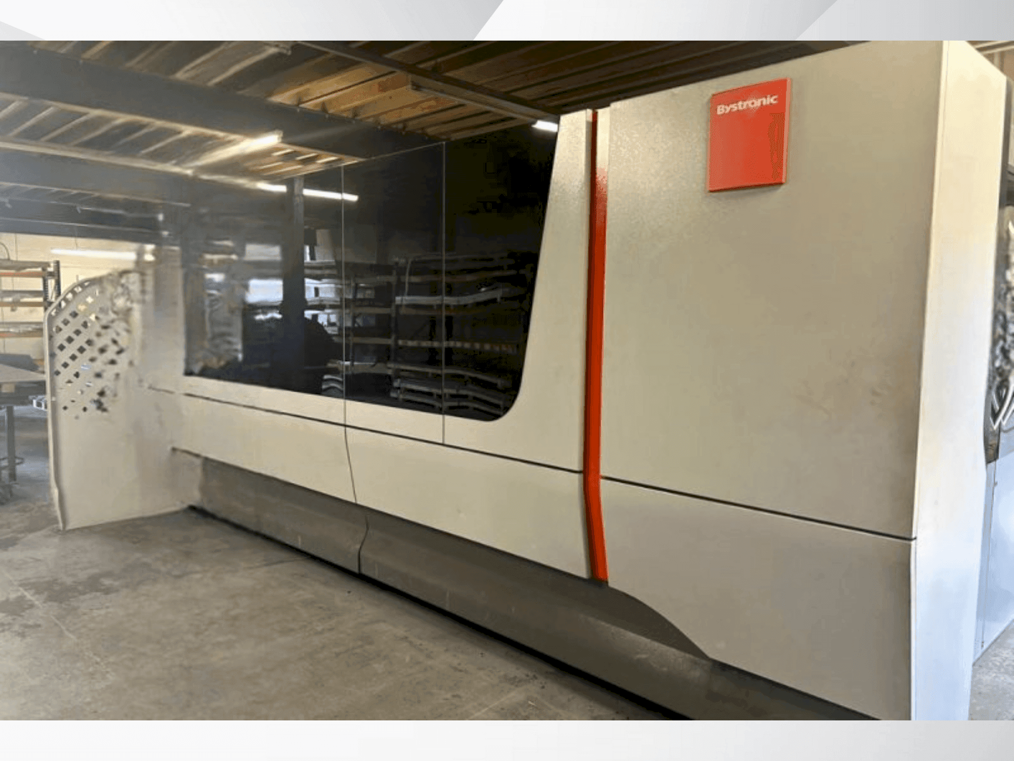 Frontansicht der Bystronic BYSMART Fiber 3015 Maschine