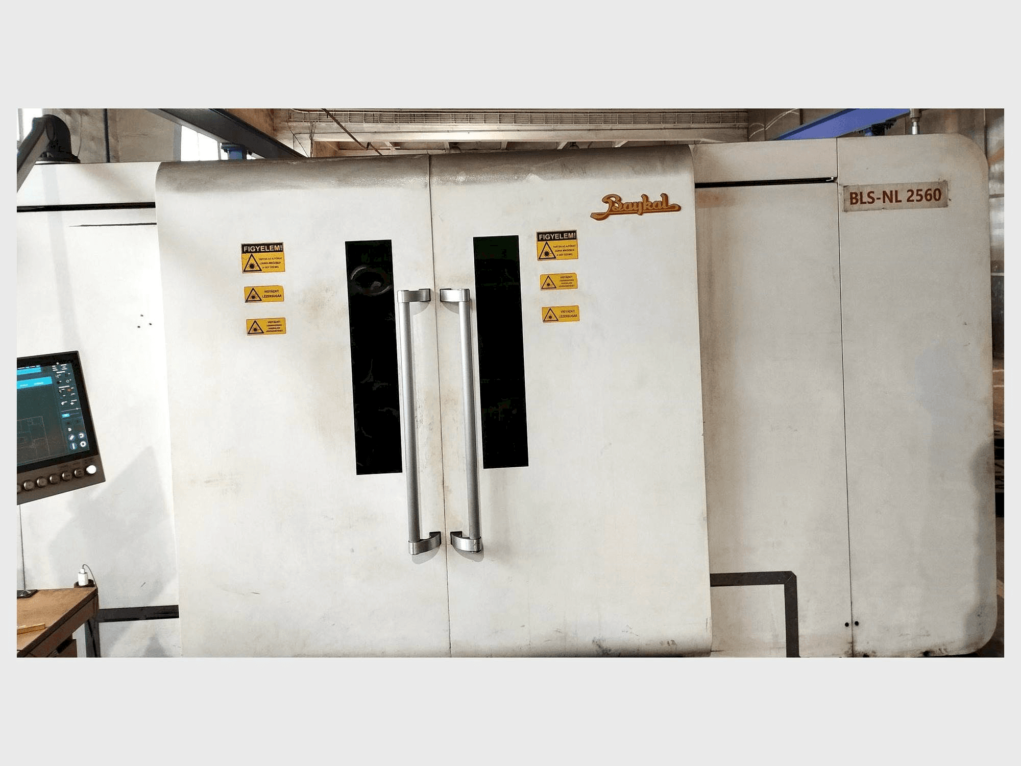 Frontansicht der Baykal BLS-NL 2060 4kW Fiber Maschine