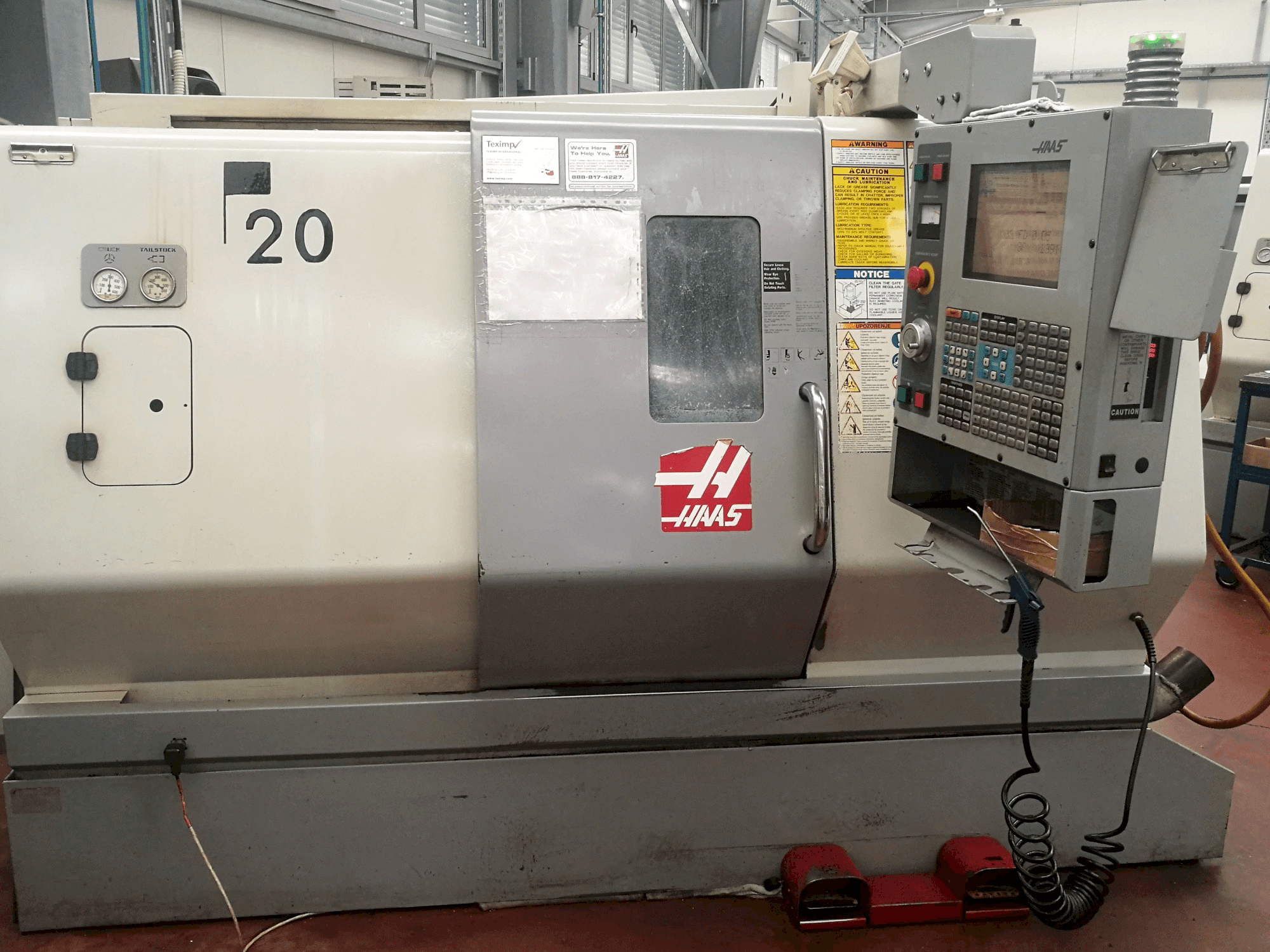 Frontansicht der HAAS SL-20THE Maschine