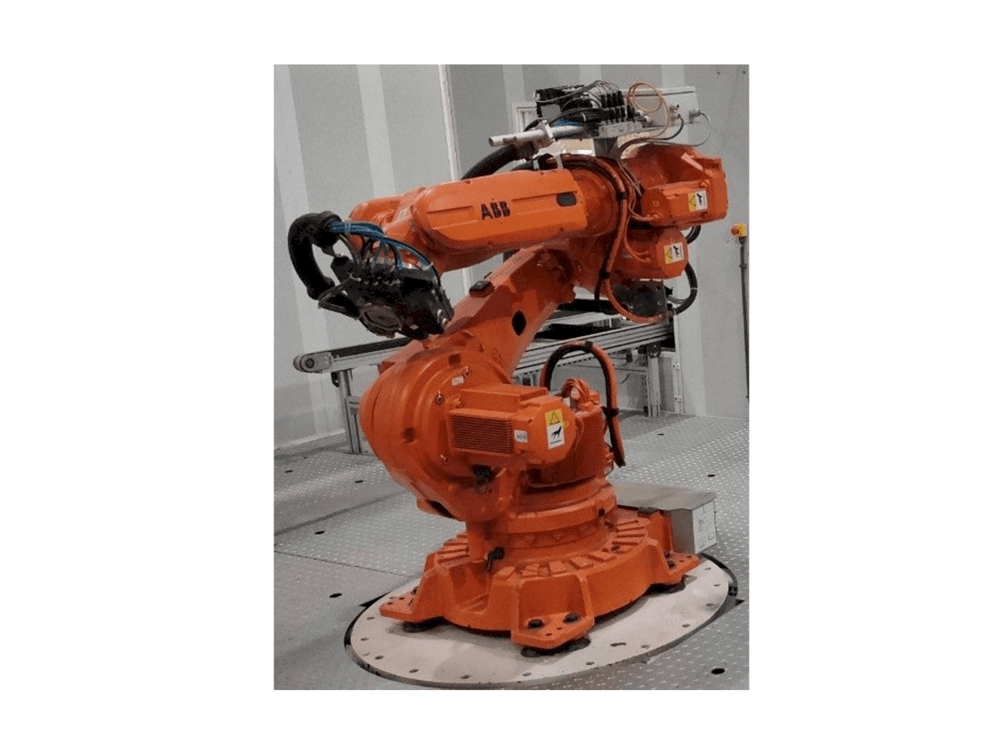 Frontansicht der ABB IRB 6620-150/2.2 Maschine