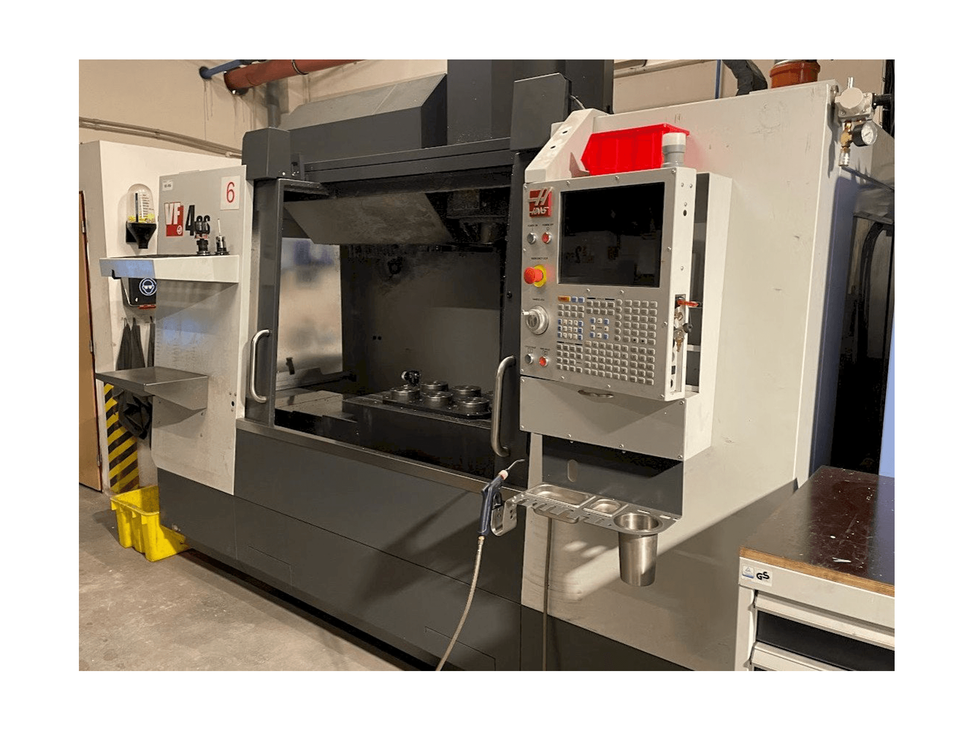 Rechte Ansicht der HAAS VF-4SS Maschine