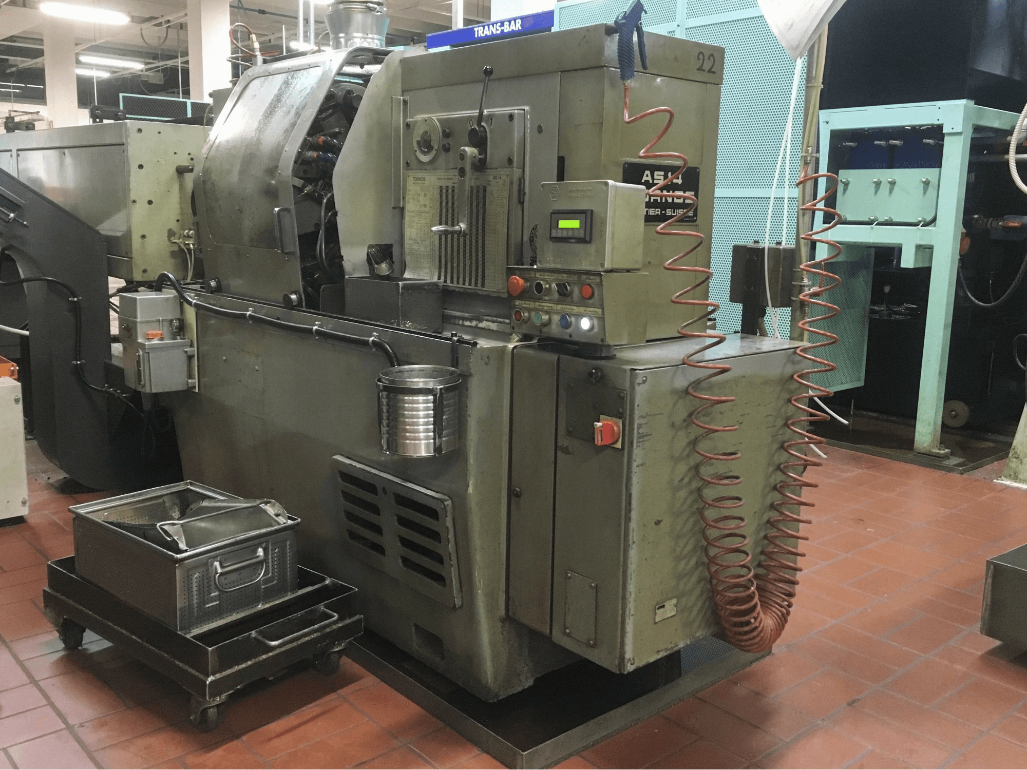 Rechte Ansicht der Tornos AS-A14 Maschine