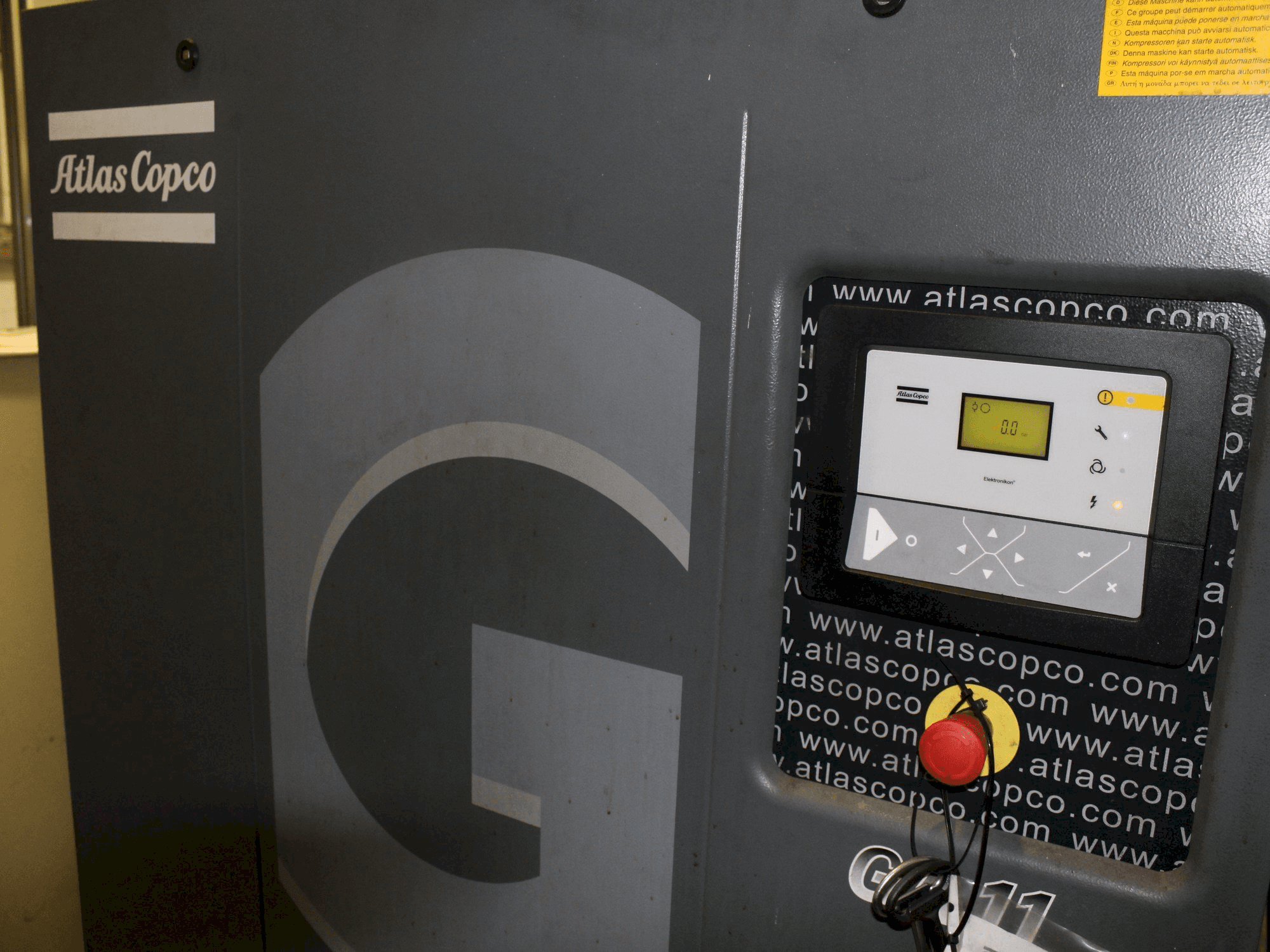 Frontansicht der Atlas Copco GA11 Maschine