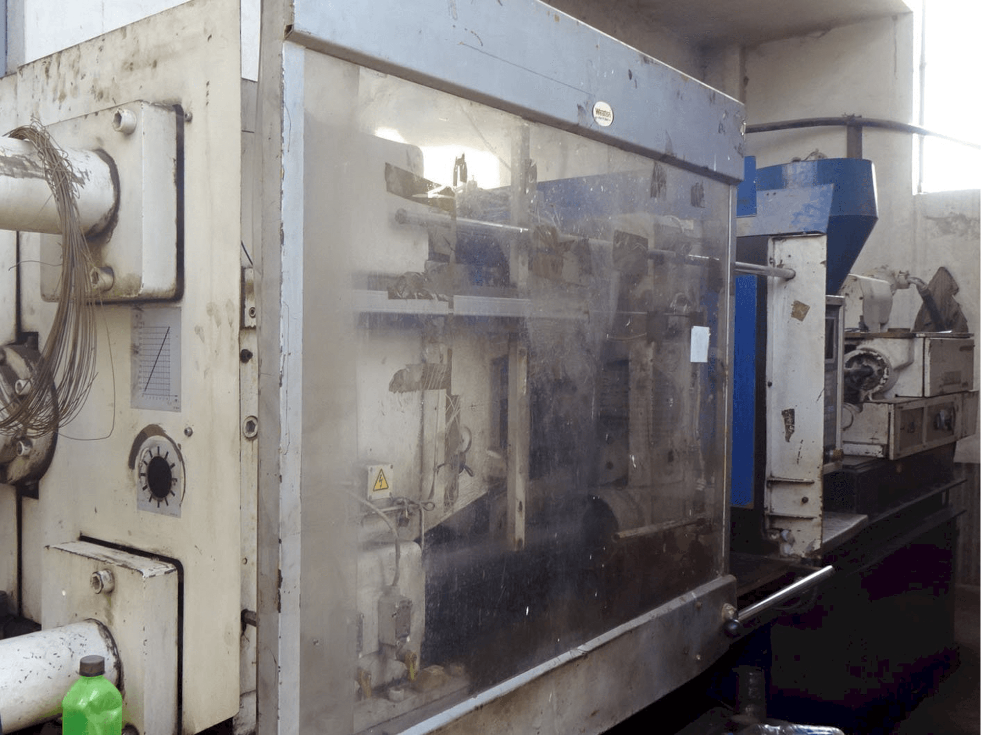 Linke Ansicht der DEMAG D240-1990 NC III Maschine