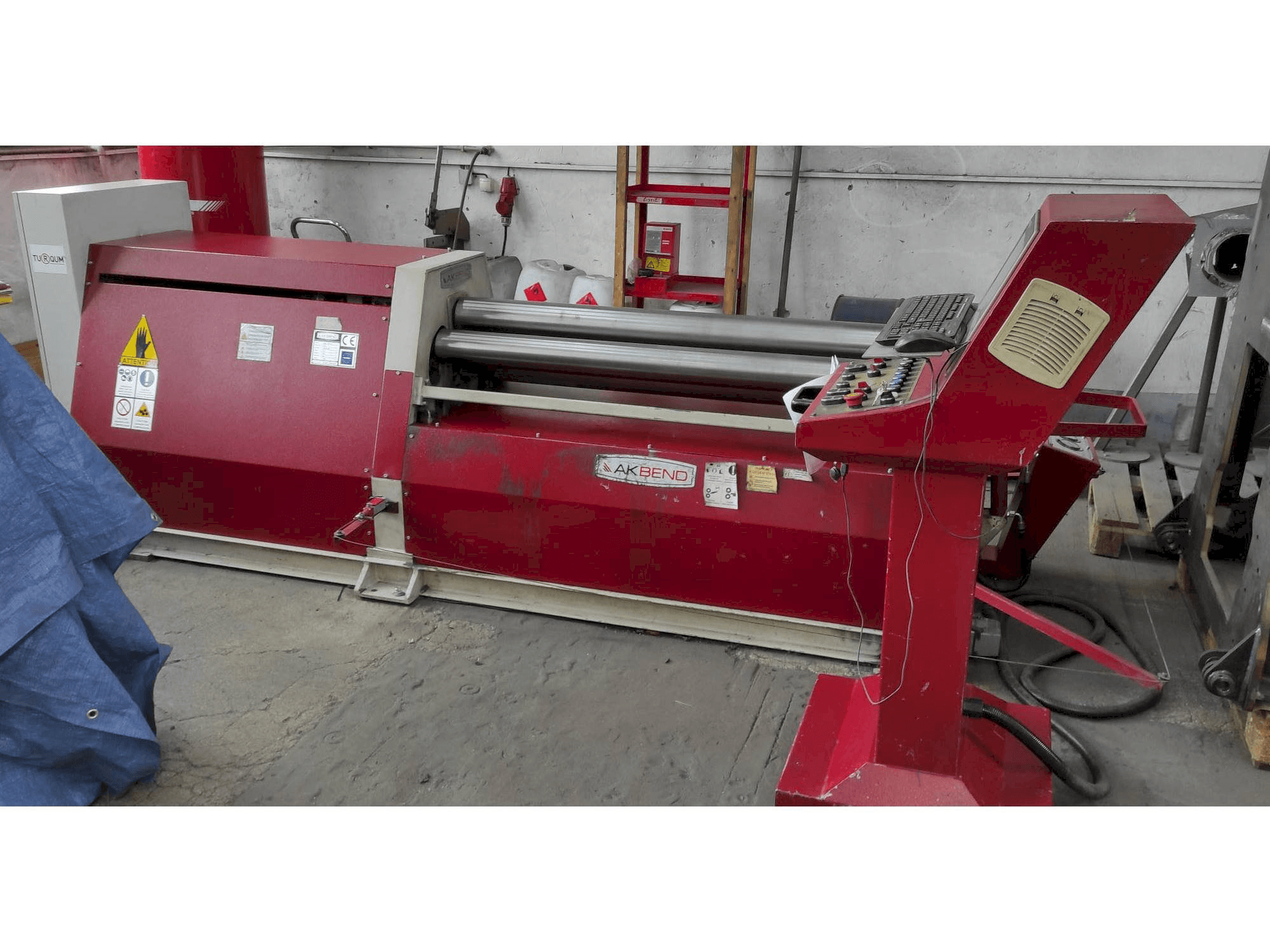 Frontansicht der AKBEND AHS 15/4-6 Maschine