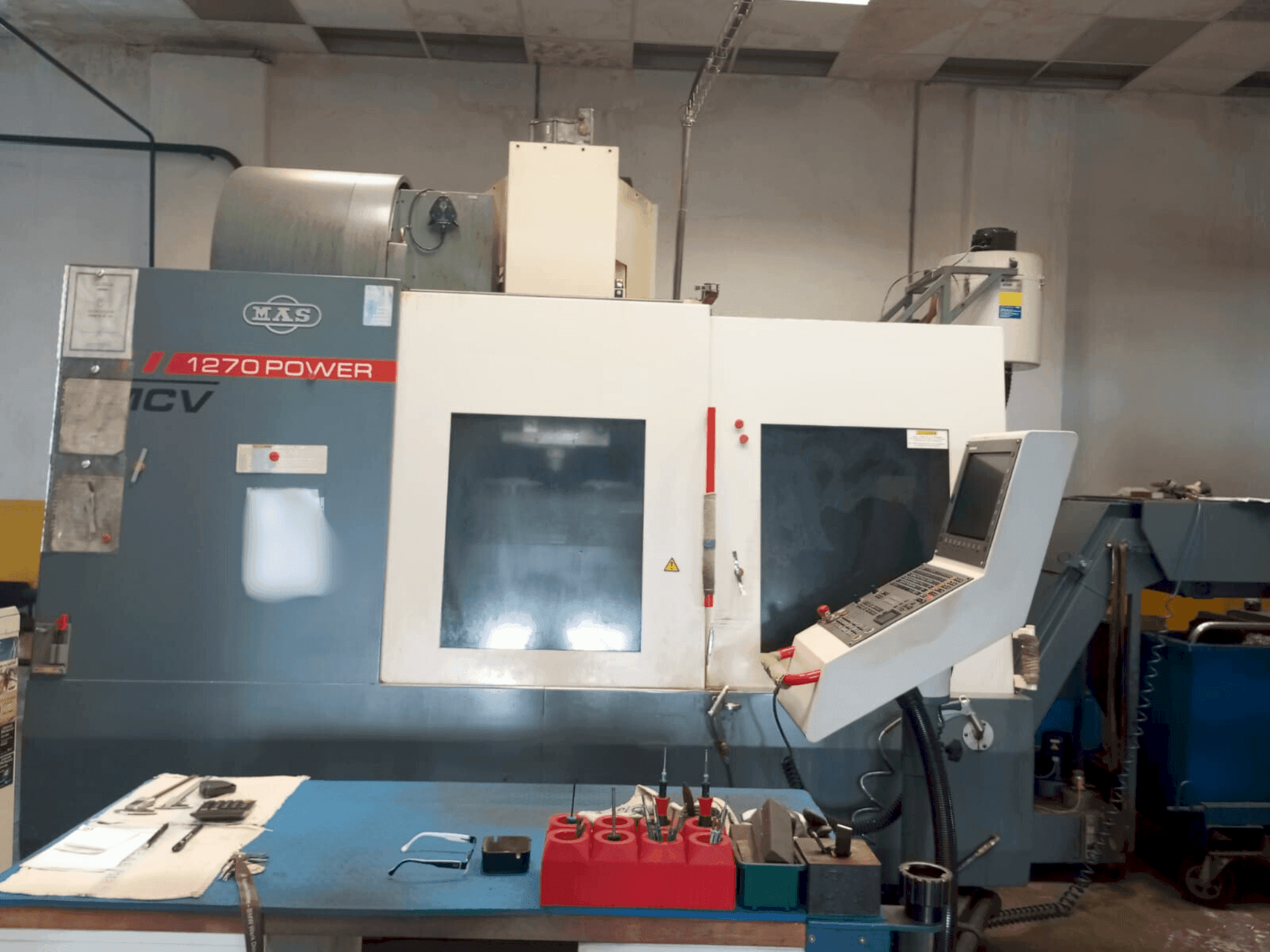 Frontansicht der KOVOSVIT MAS MCV 1270 Power Maschine