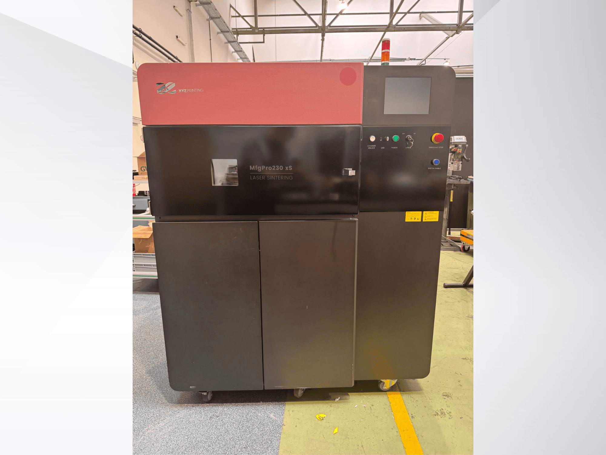 XYZprinting MfgPro230 xS Kunststoff-3D-Drucker in der Vorderansicht mit Bedienfeld und Warnleuchten.