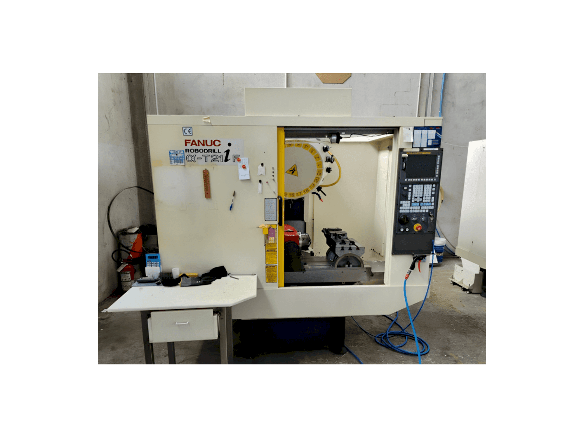 Frontansicht der FANUC Robodrill Alpha T21iF Maschine