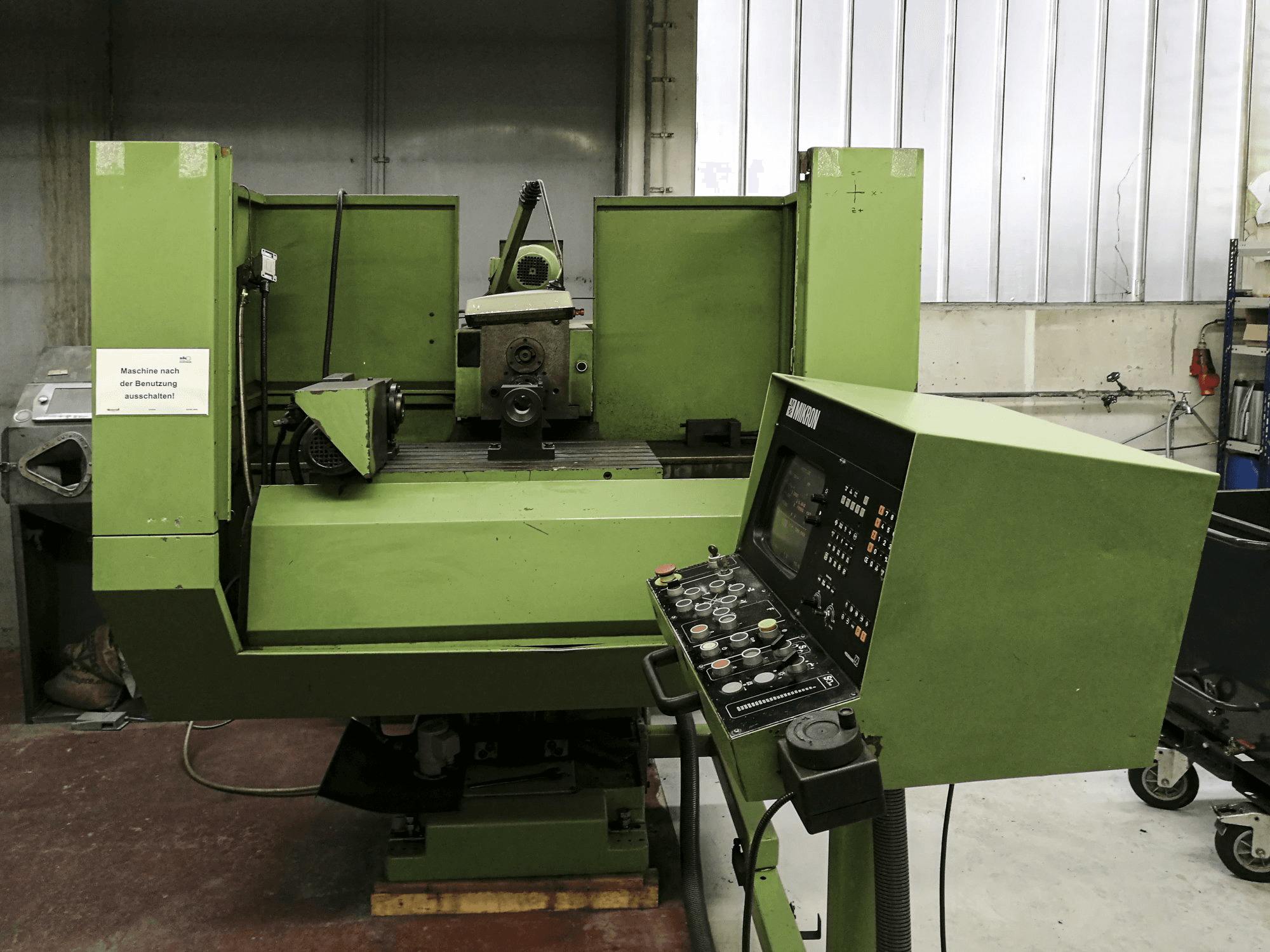 Frontansicht der Mikron WF-31 D Maschine