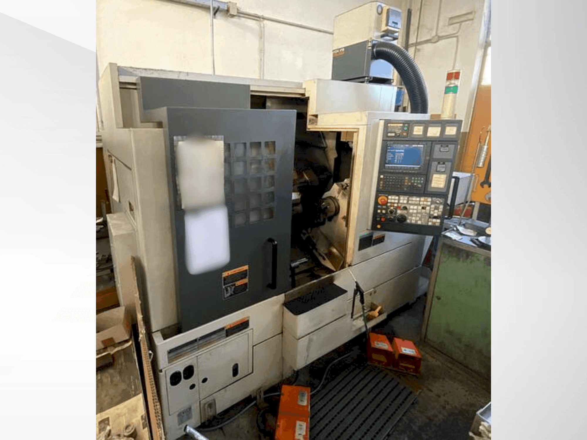 Frontansicht der MORI SEIKI NL 2000 SY Maschine