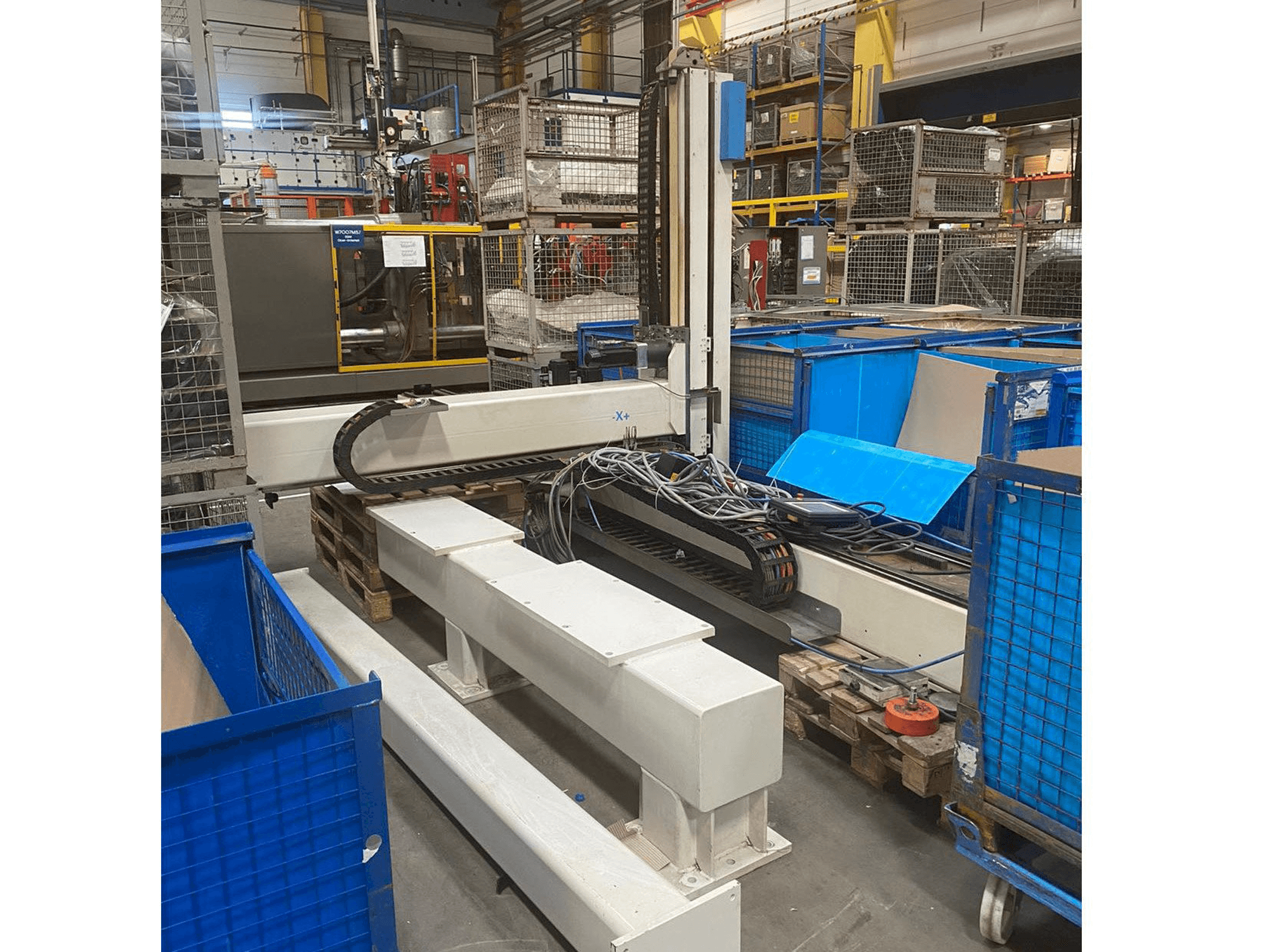 Frontansicht der Krauss Maffei LRX-S 500 Maschine