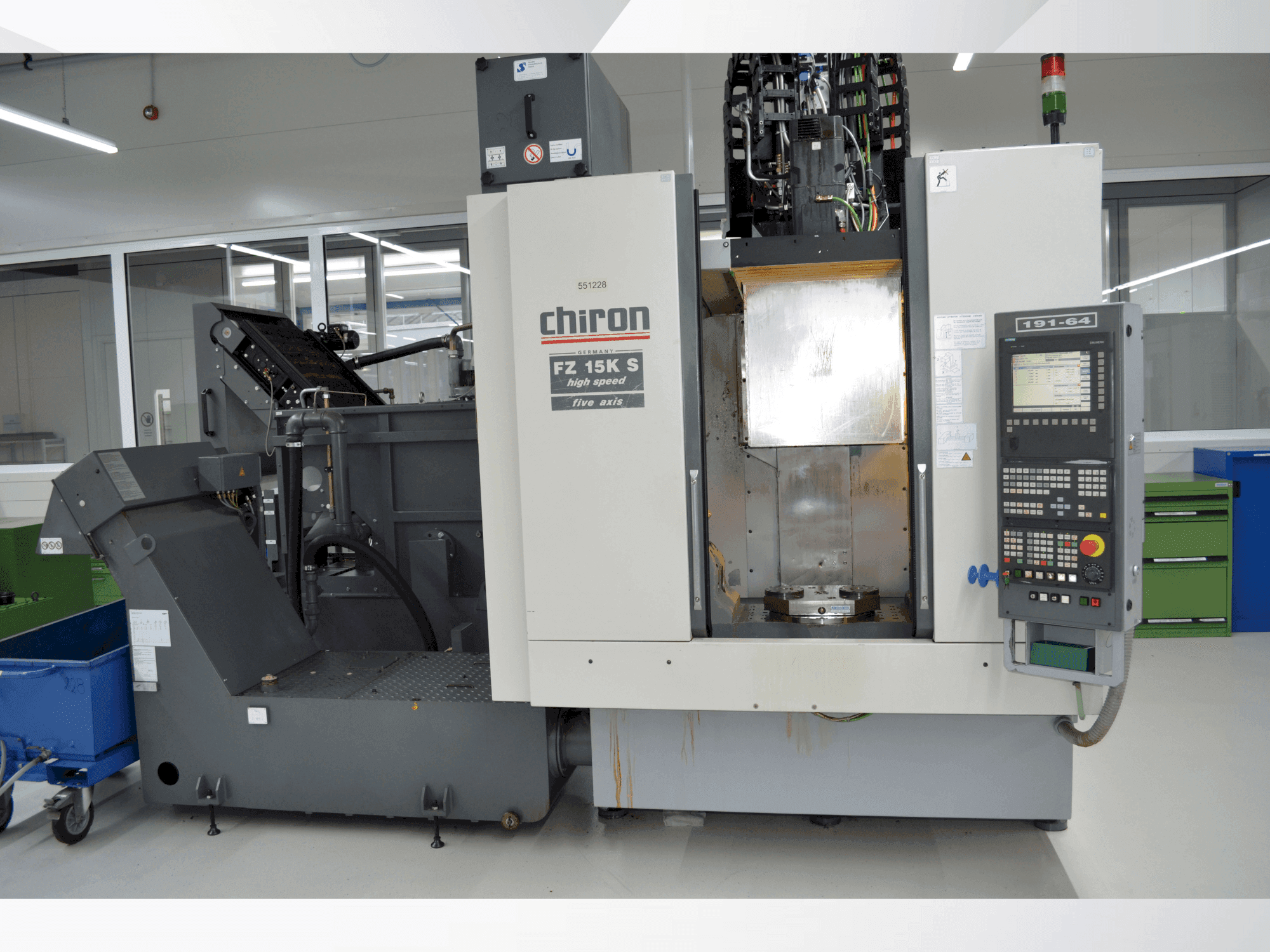 Frontansicht der CHIRON FZ 15KS five axis high speed Maschine