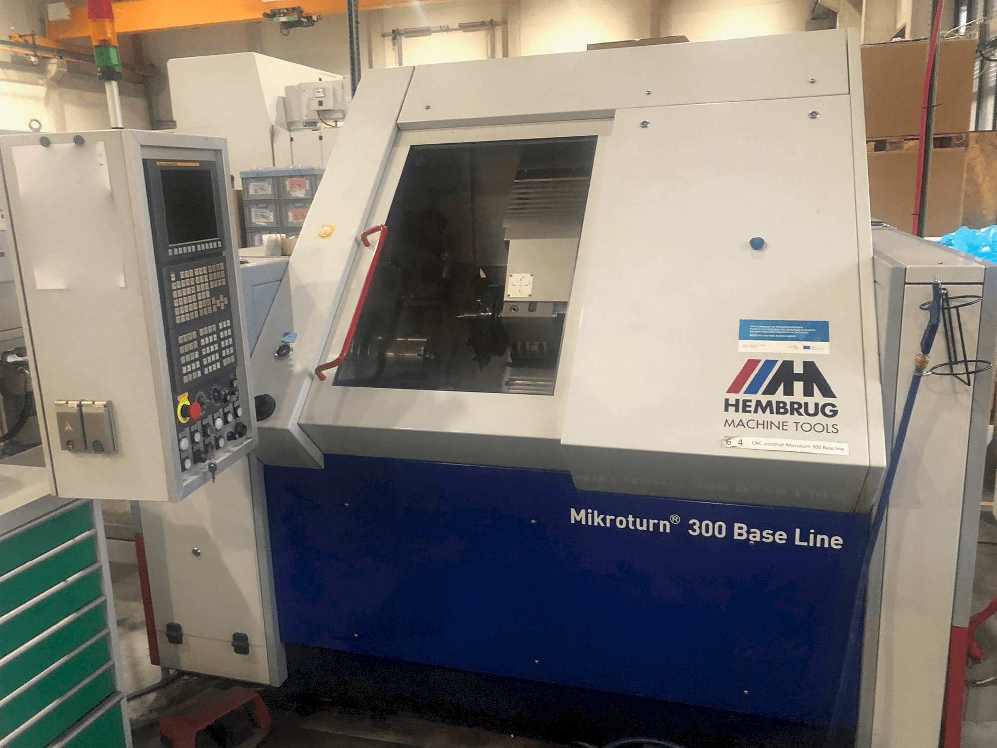 Frontansicht der Hembrug Mikroturn 300 Base Line Maschine