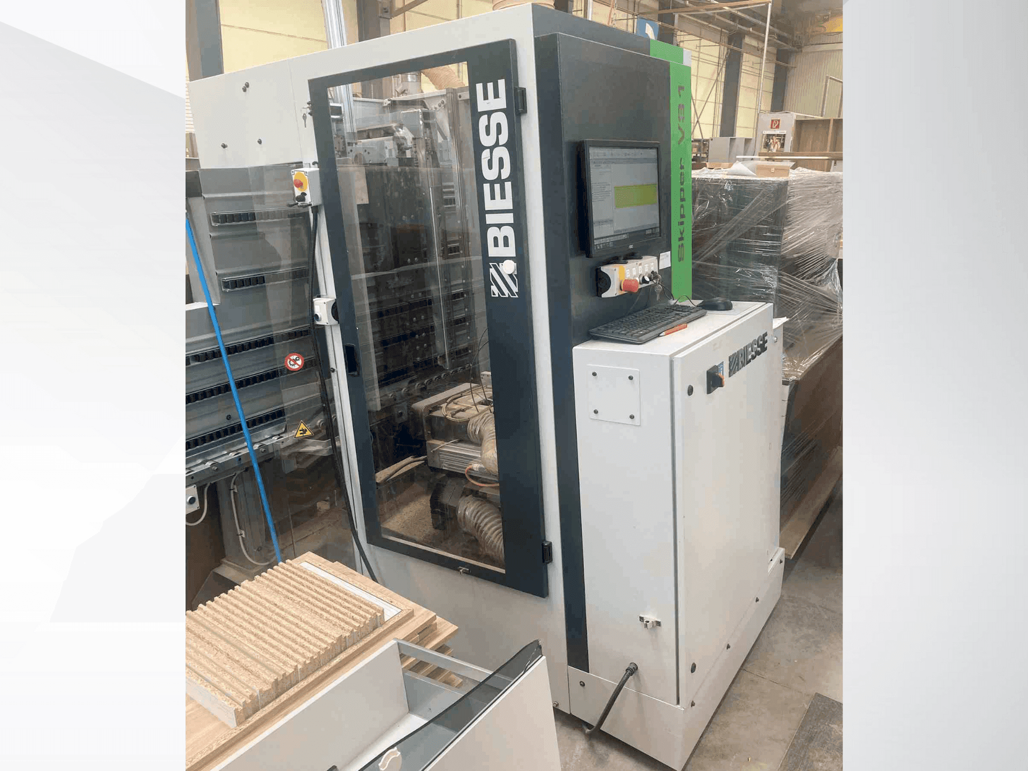 Frontansicht der BIESSE Skipper V 31 Maschine