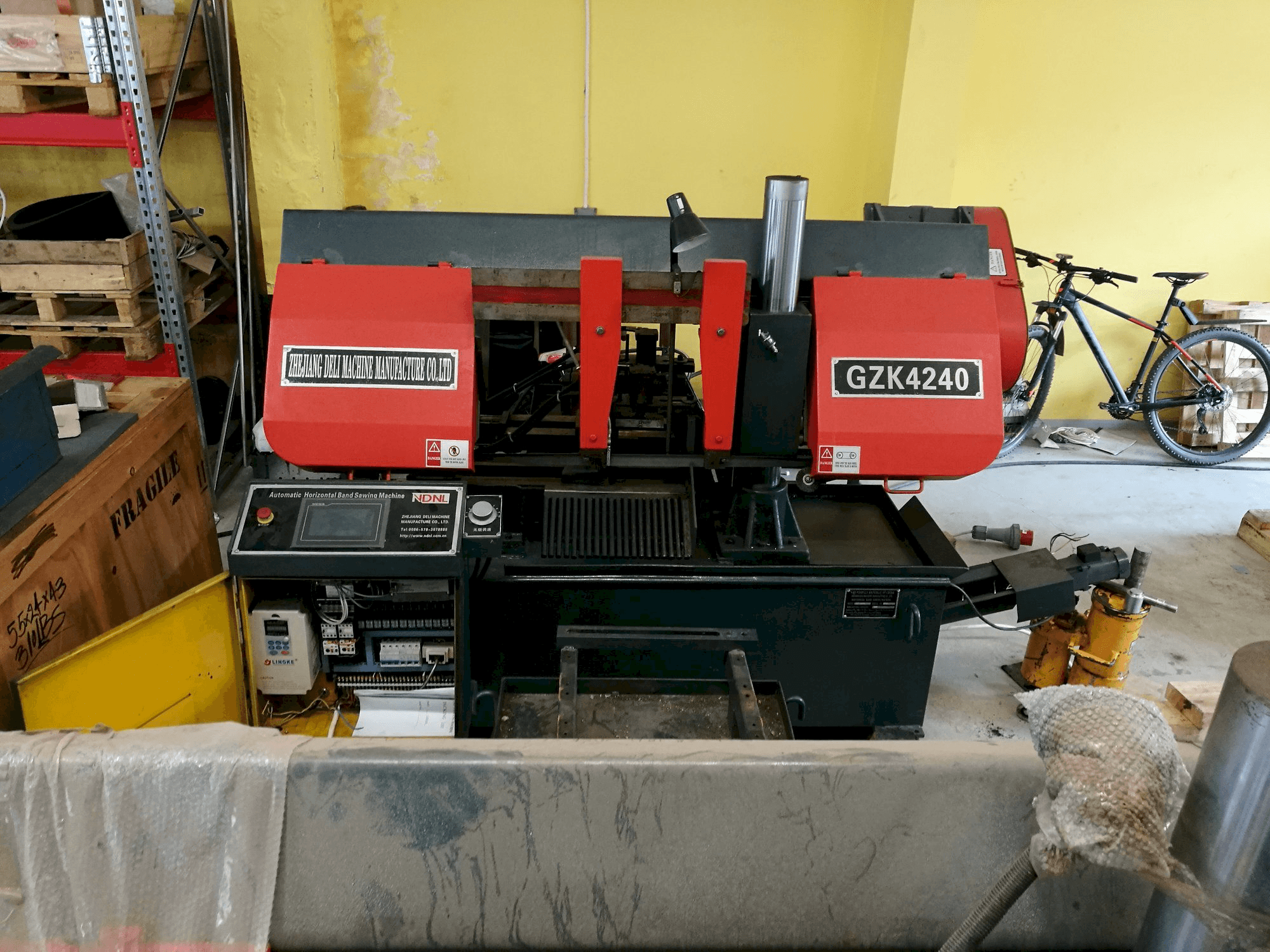 Frontansicht der NDNL GZK4240 Maschine