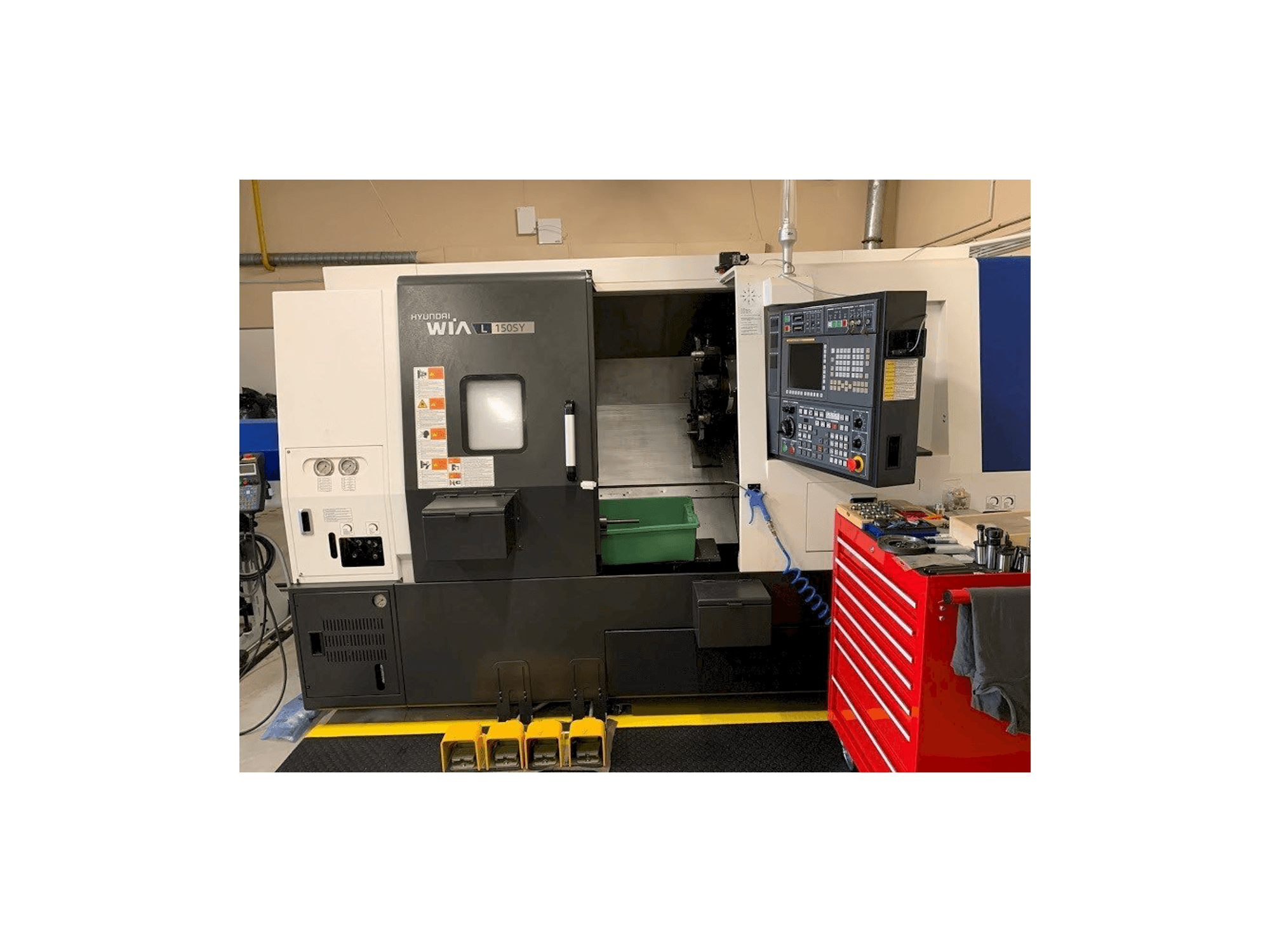 Frontansicht der Hyundai Wia L150SY Maschine