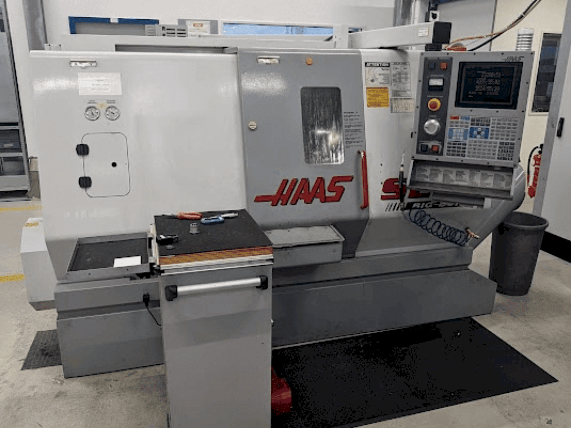 Frontansicht der HAAS SL 20 TBHE Maschine