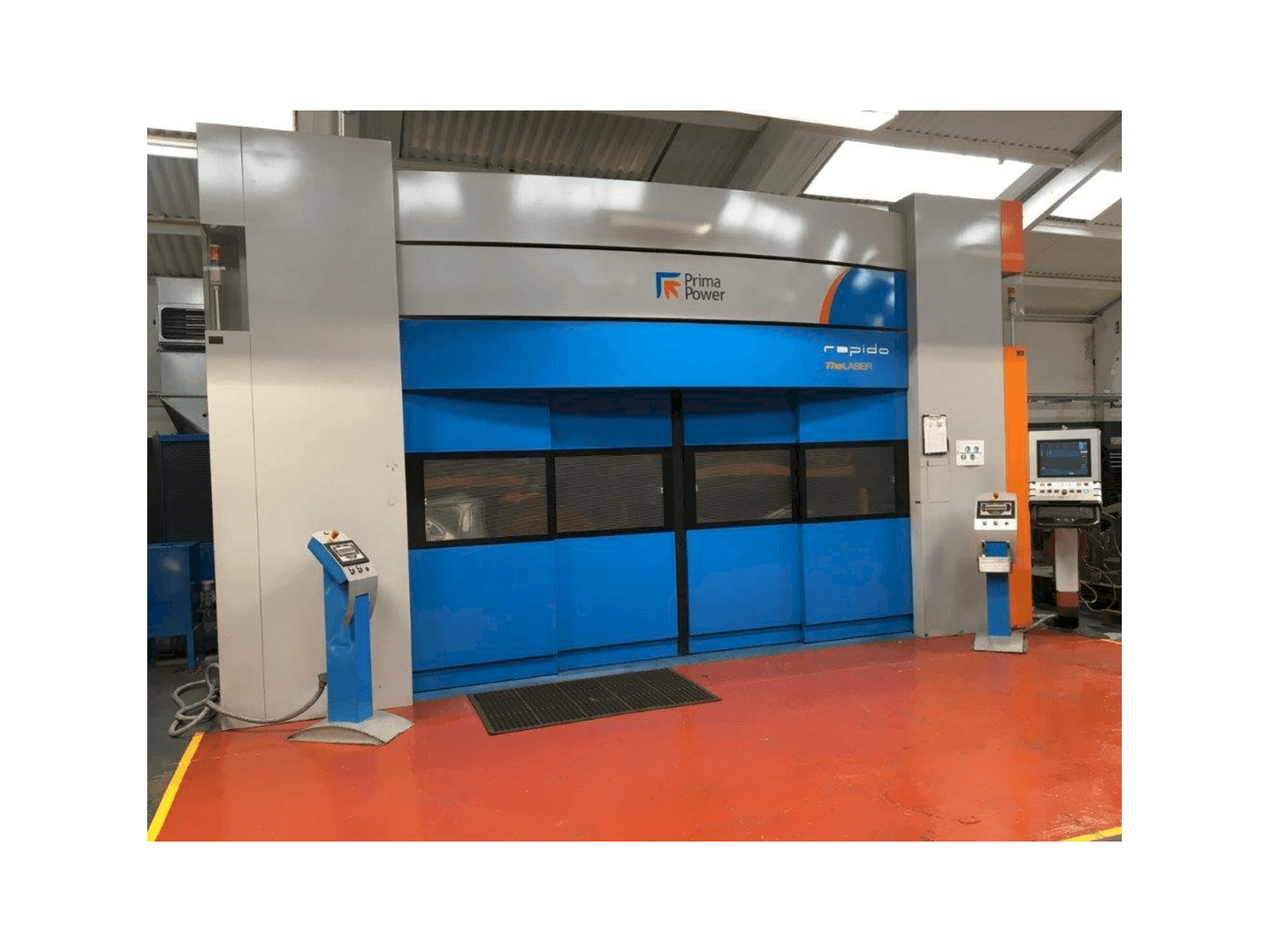 Frontansicht der Prima Power RAPIDO CP 4000 Maschine