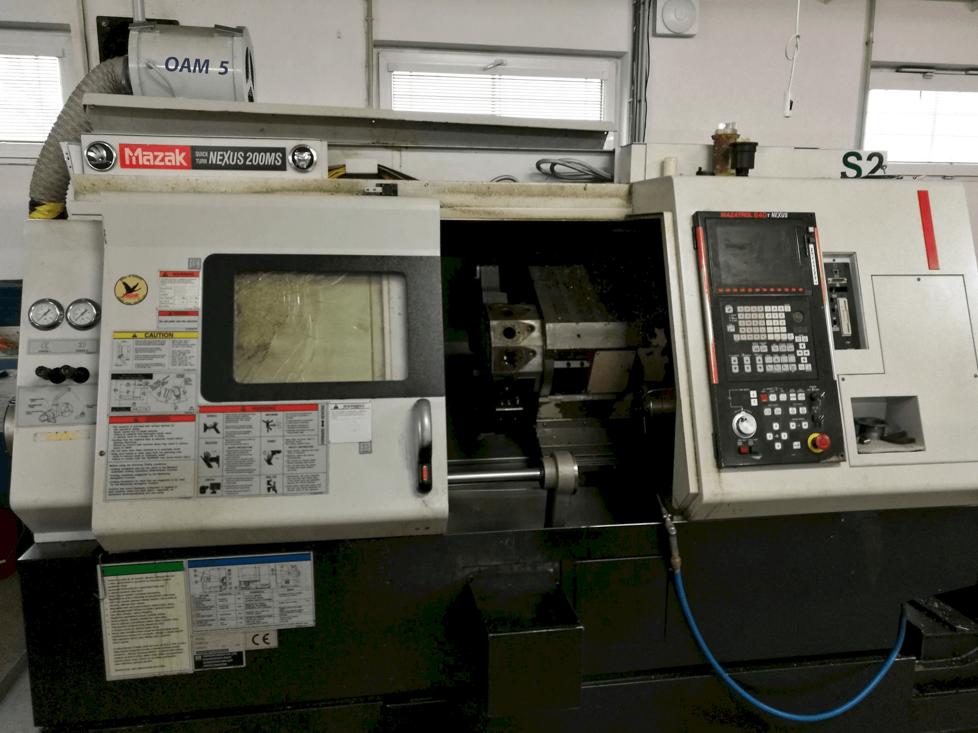 Frontansicht der Mazak QT Nexus-200 MS Maschine