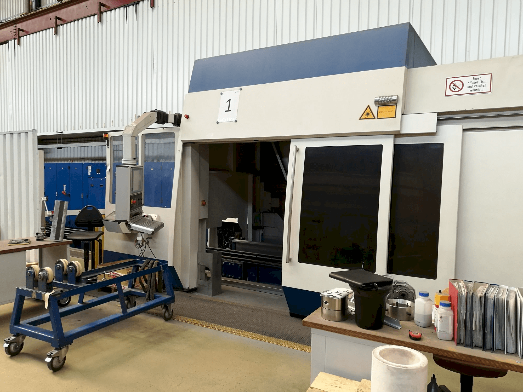 Frontansicht der Trumpf DMD505 Maschine