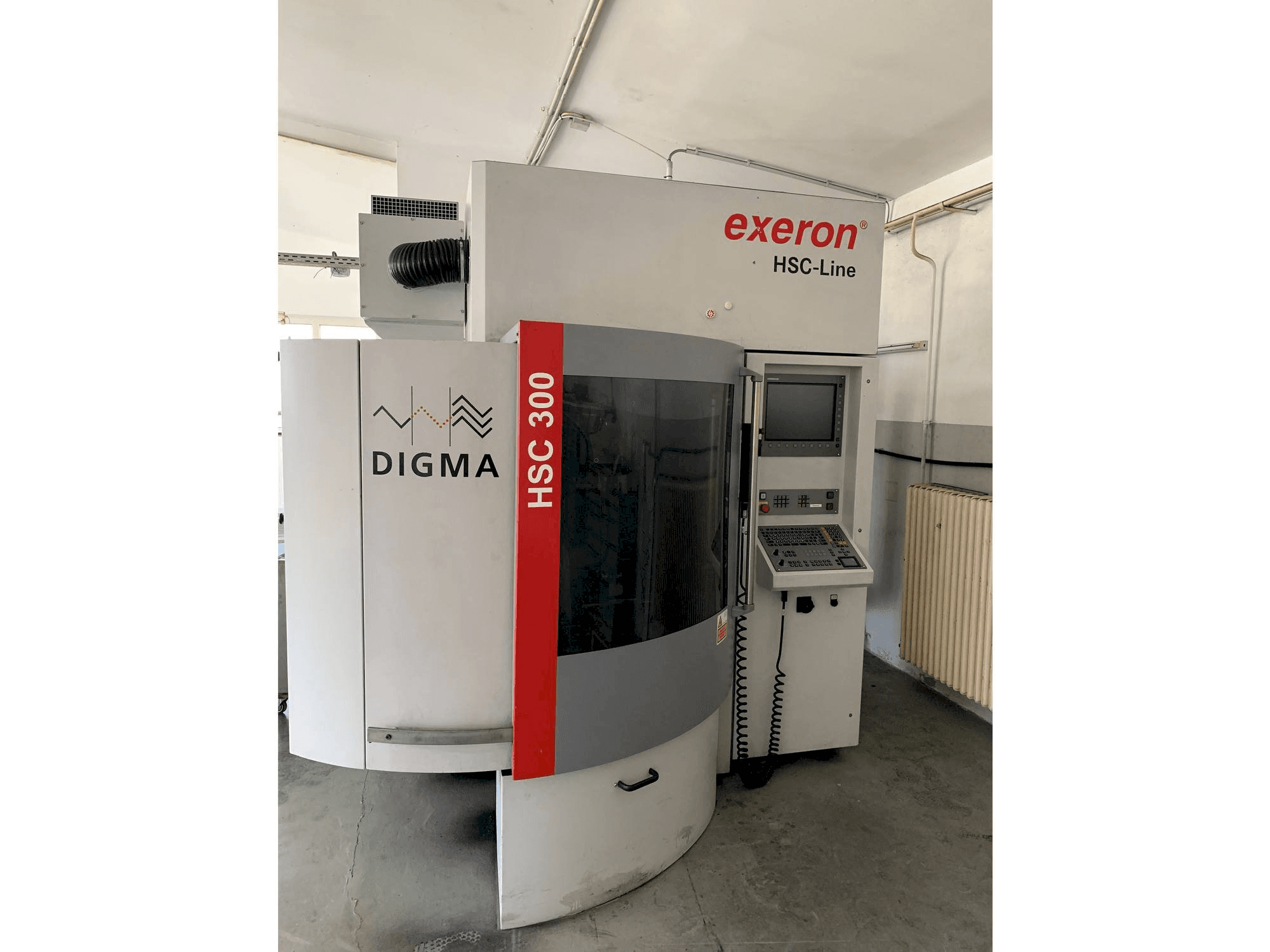 Frontansicht der Exeron HSC 300P Maschine