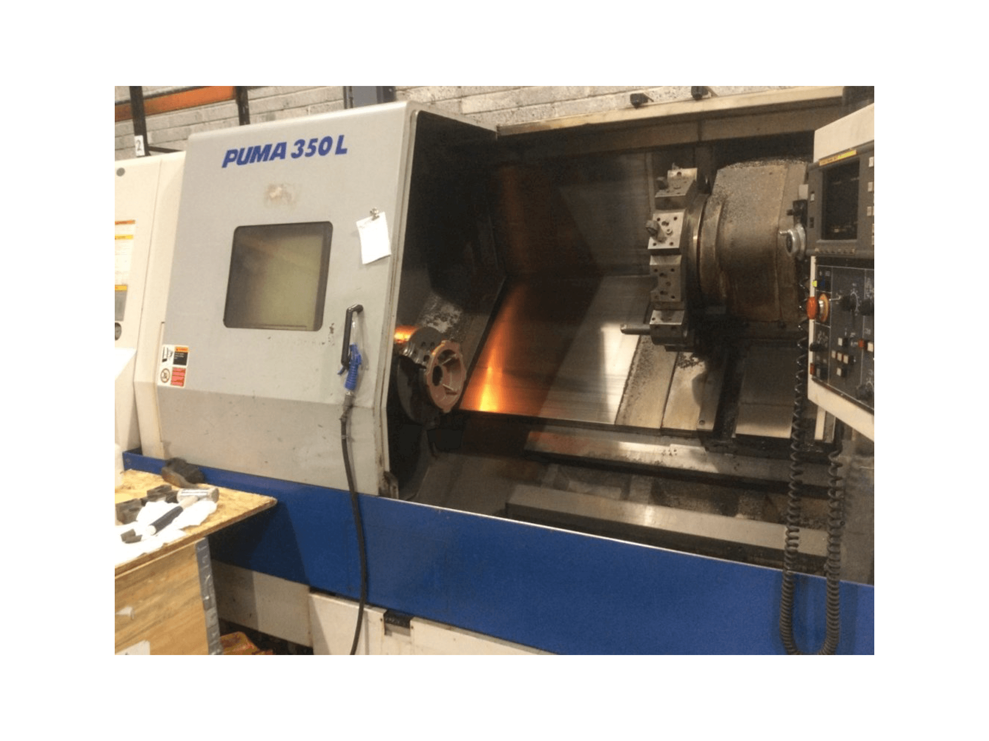 Frontansicht der DAEWOO Puma 350LB Maschine