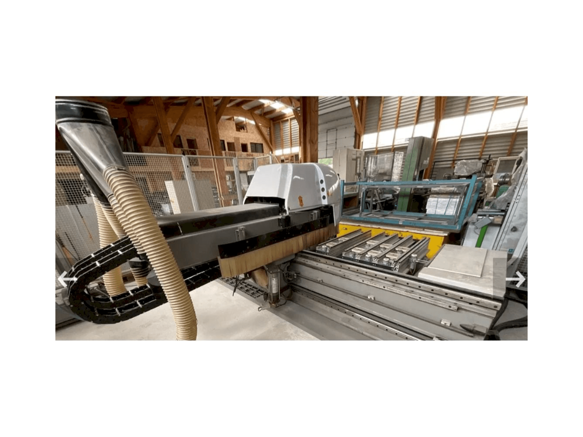 Frontansicht der BIESSE Rover 321 R Maschine