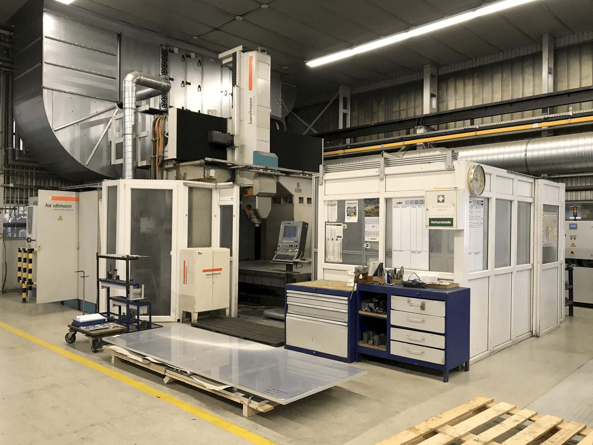 Frontansicht der Handtmann UBZ NT 300/200 T2 Maschine