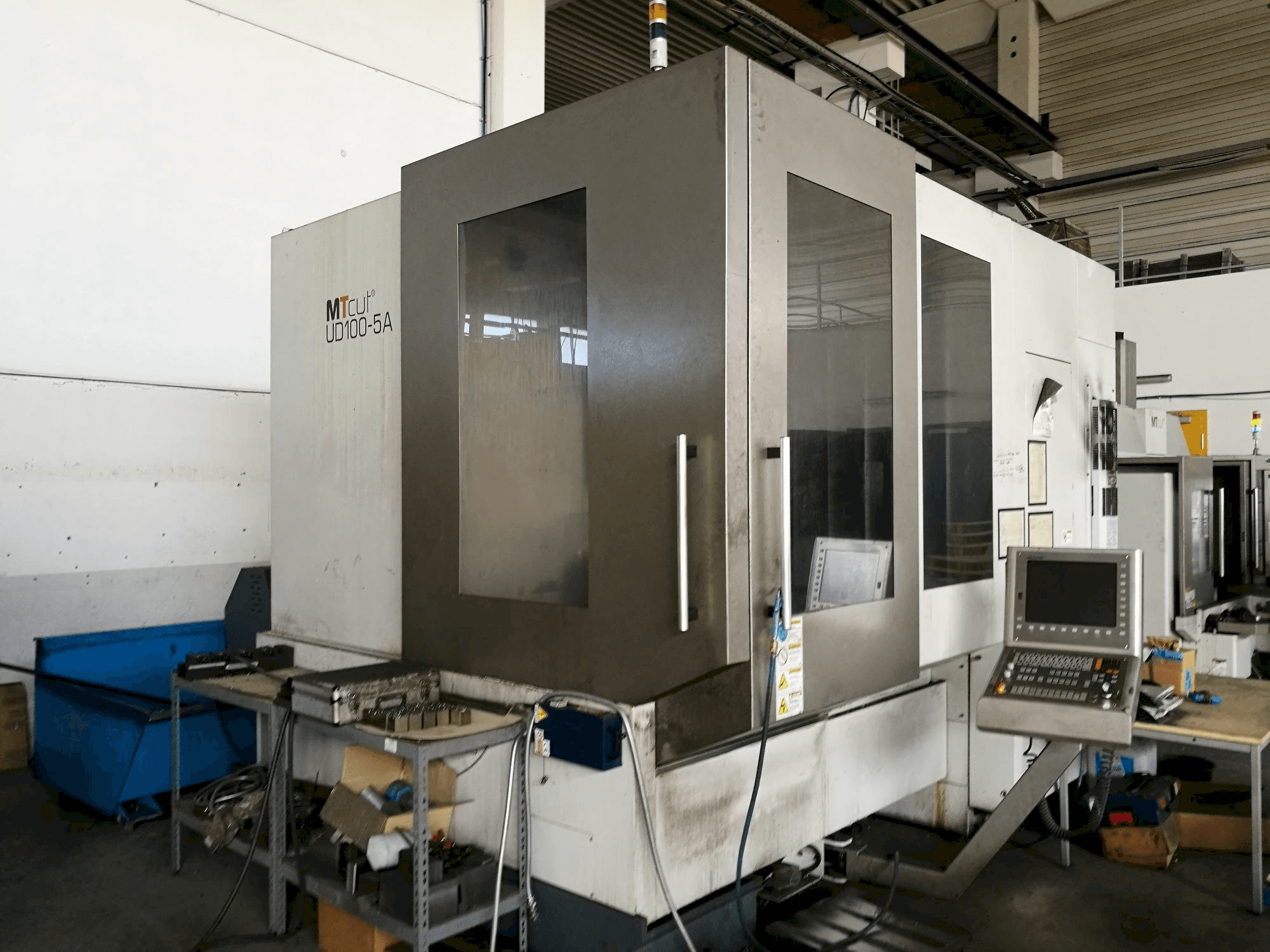 Frontansicht der MT Cut UD100-5A Maschine
