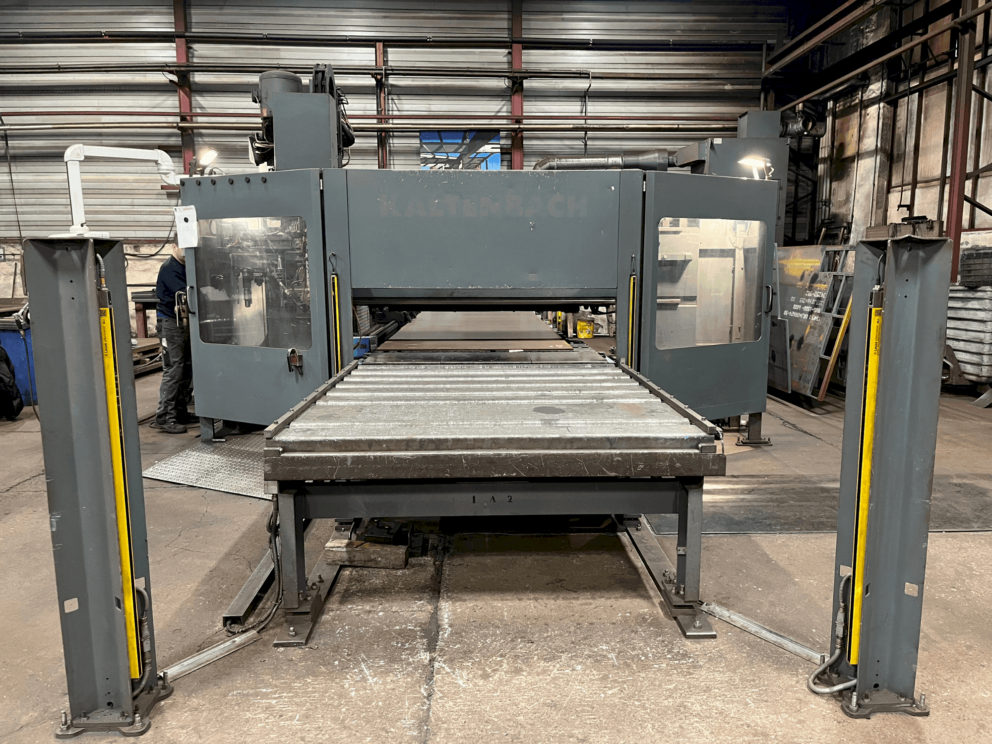 Frontansicht der KALTENBACH KF 1606 Maschine