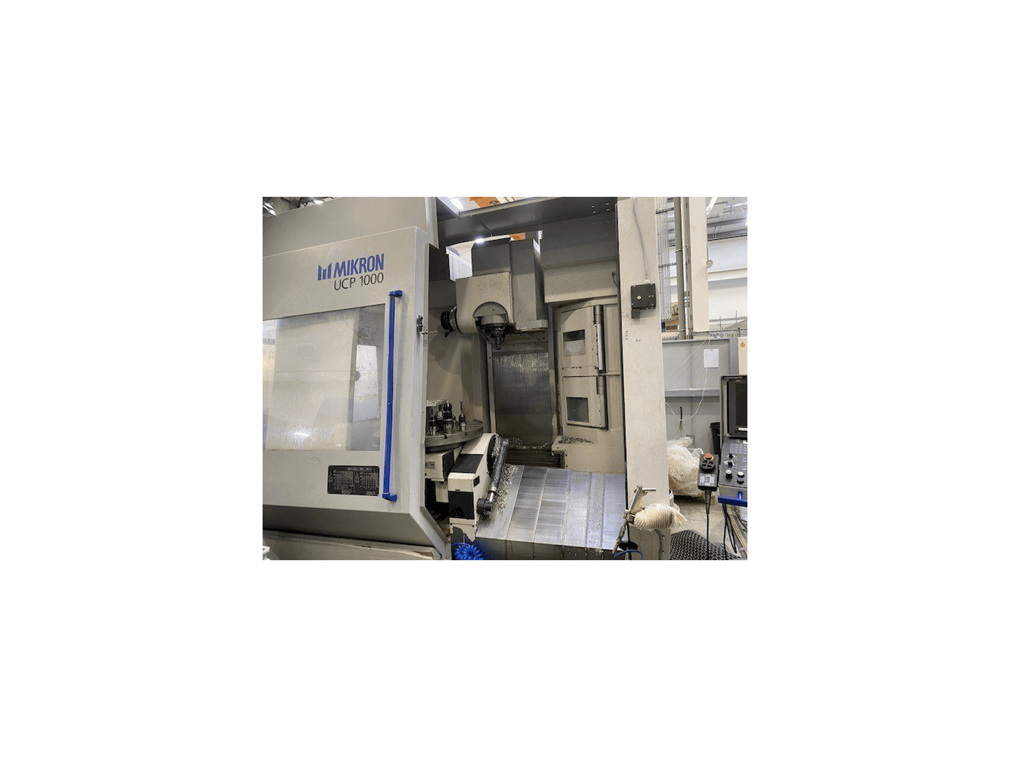 Frontansicht der MIKRON UCP 1000 Maschine