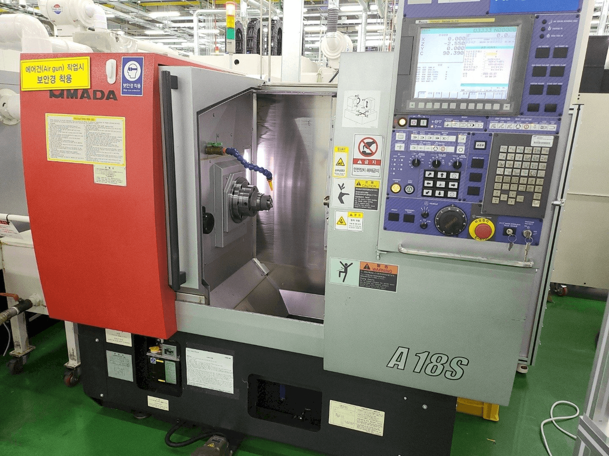 Frontansicht der AMADA A-18S Maschine