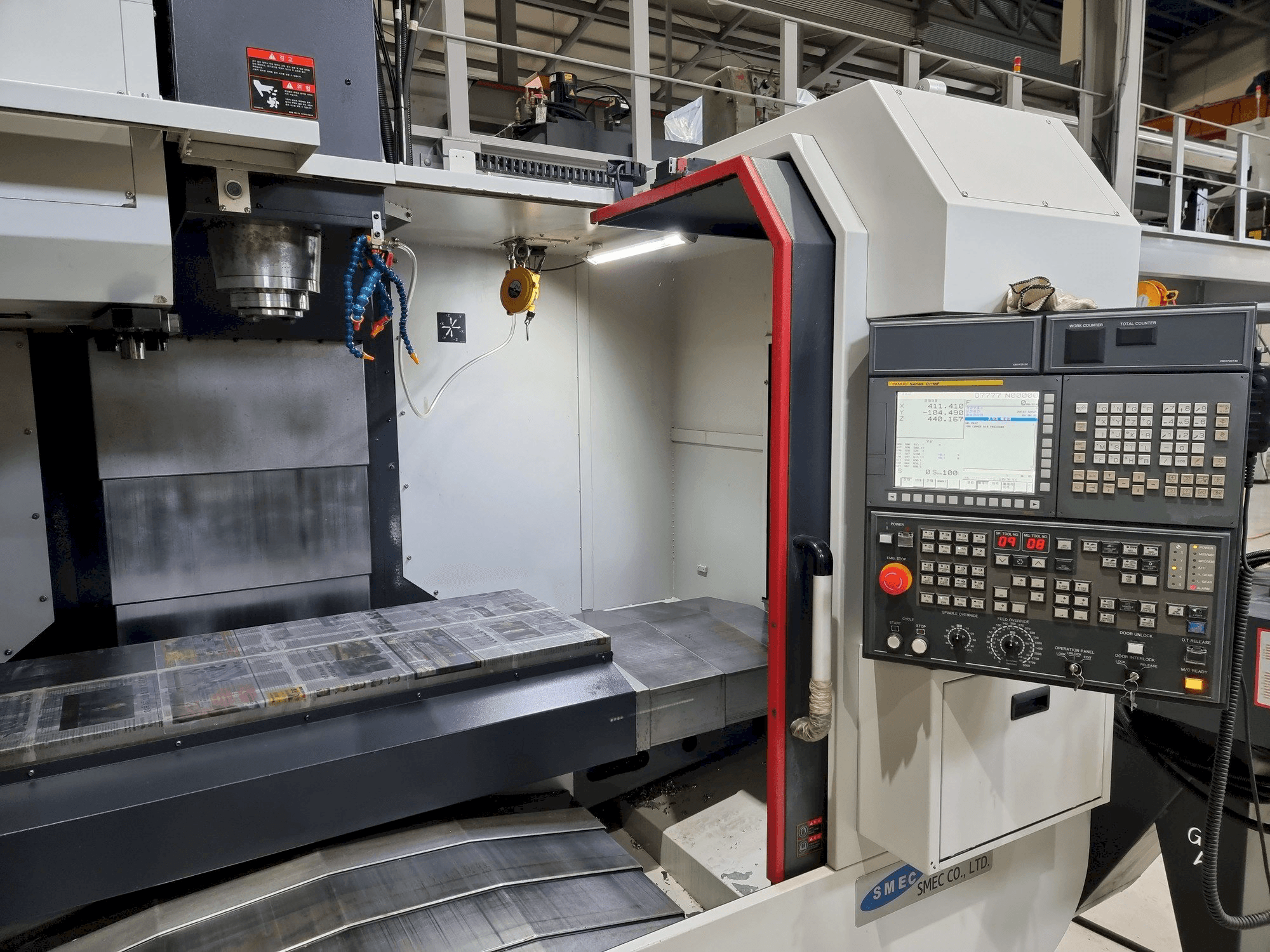 Frontansicht der SMEC LCV 650 Maschine