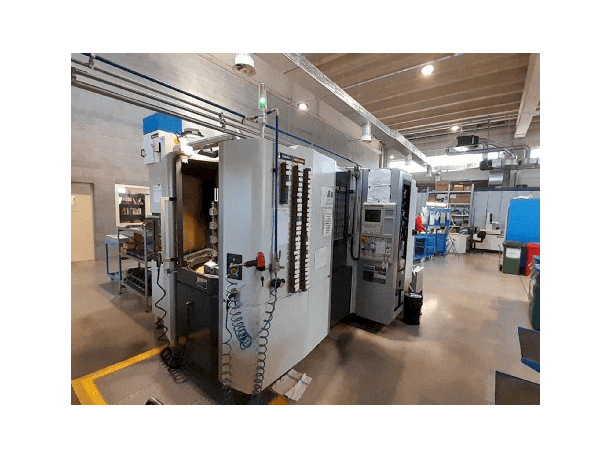 Frontansicht der DMG NHX 4000 Maschine