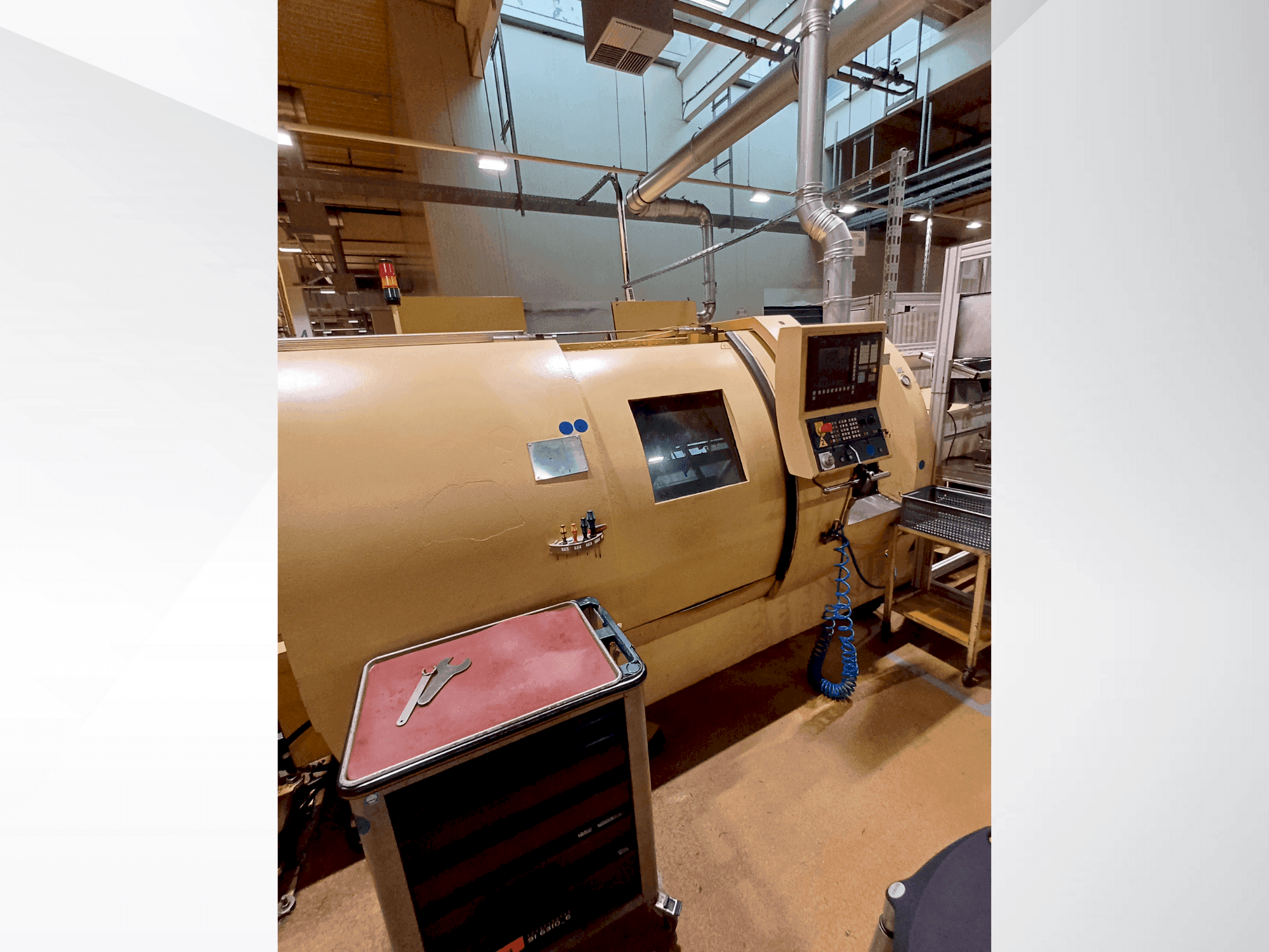 Frontansicht der TRENS SBL500 CNC Maschine