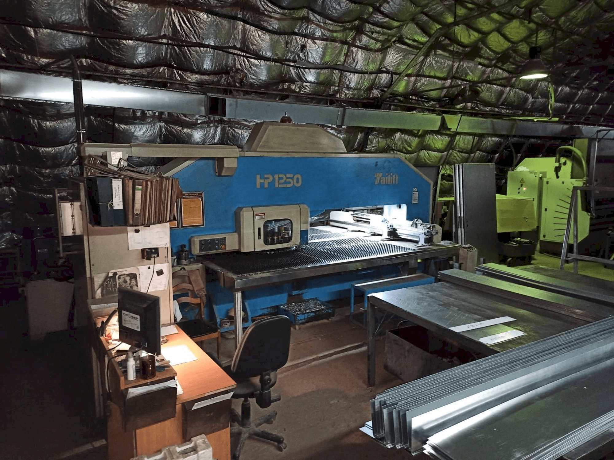 Frontansicht der TAILIFT HP1250 Maschine